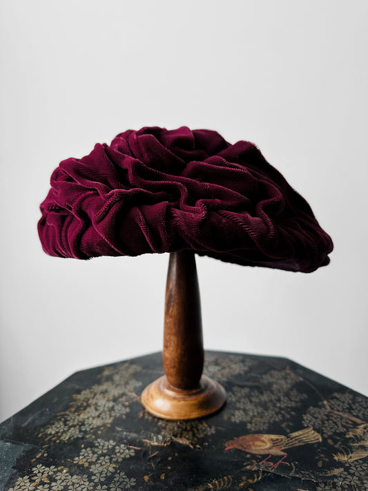 1930s - 1940s Wine Toned Velvet Ruched Hat - Sz. XS/S