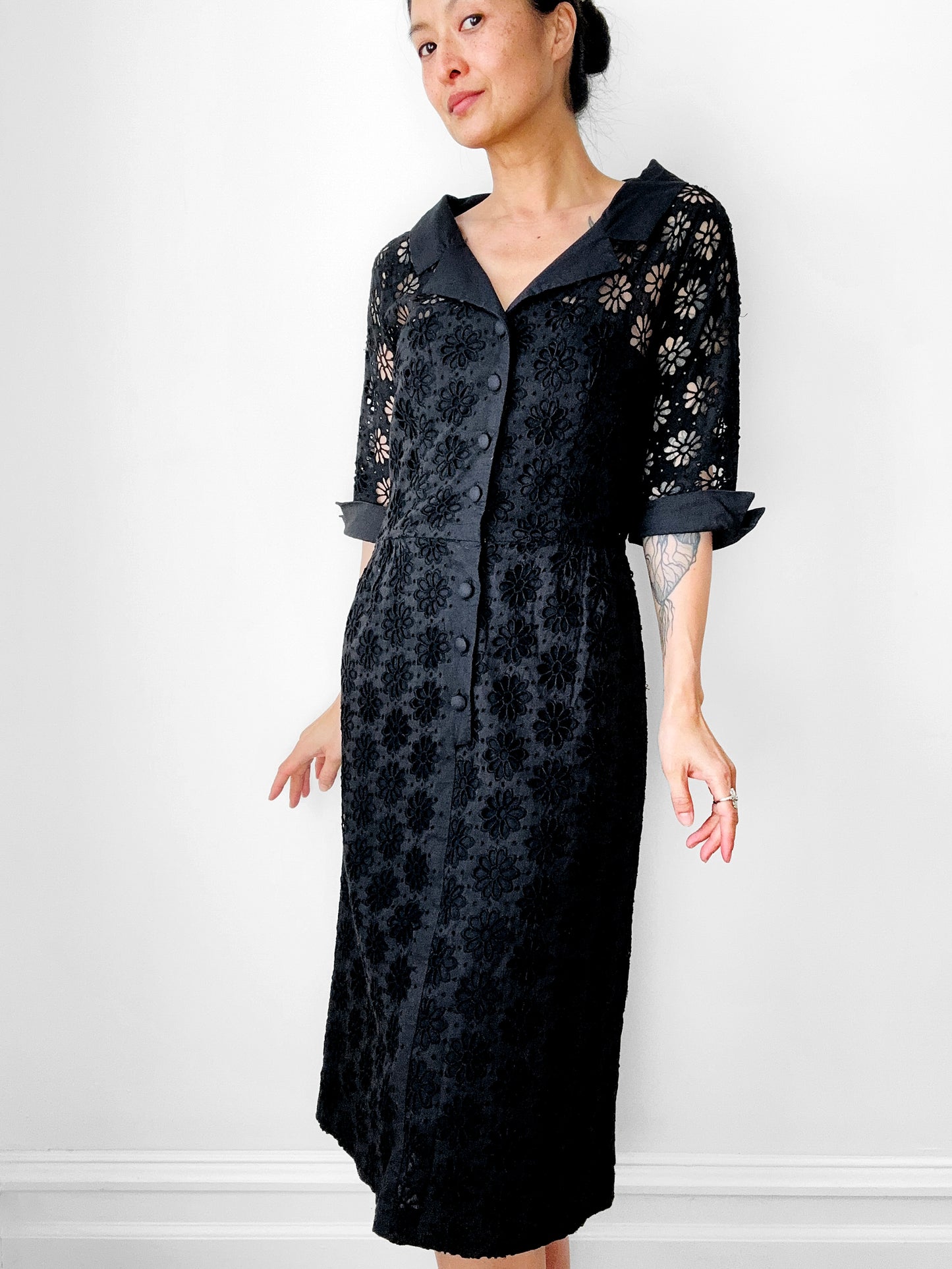 Vintage 1960s - 1970s Black Floral Button Front Collared Cotton Eyelet Shirtwaist Dress - Sz.S