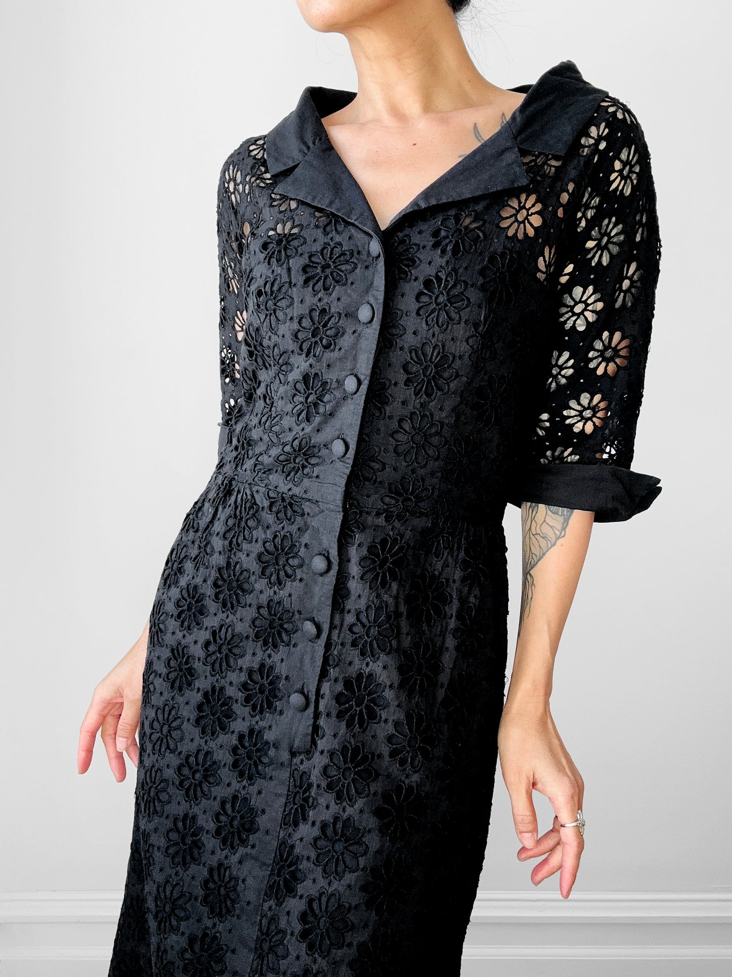 Vintage 1960s - 1970s Black Floral Button Front Collared Cotton Eyelet Shirtwaist Dress - Sz.S