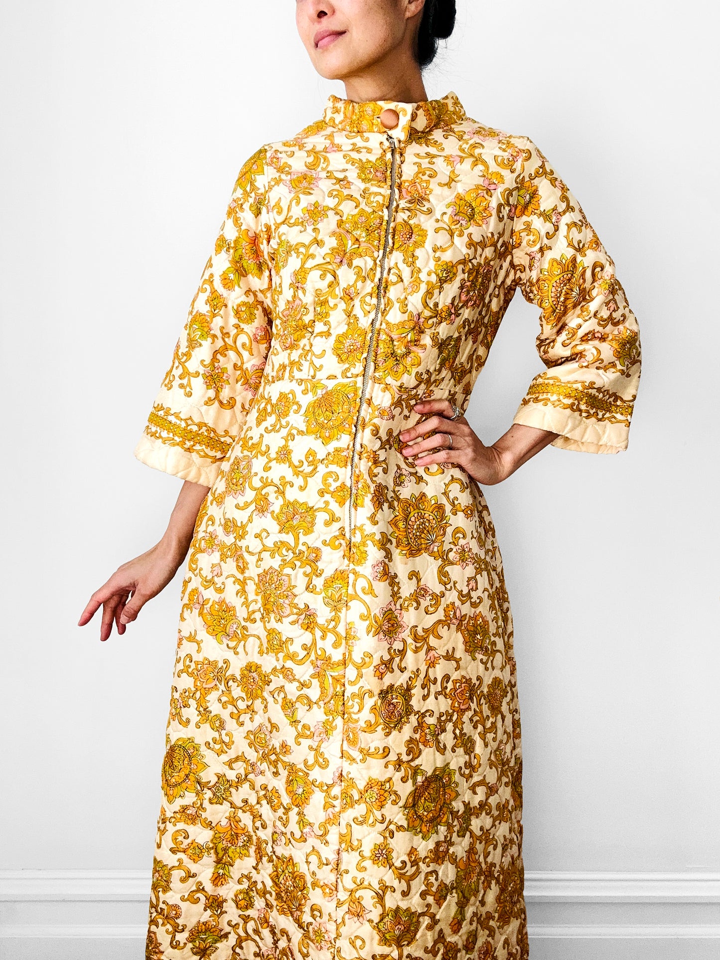 Vintage 1960s Golden Yellow Paisley Floral Patterned Zip-Front Quilted House Dress - Sz. S/M