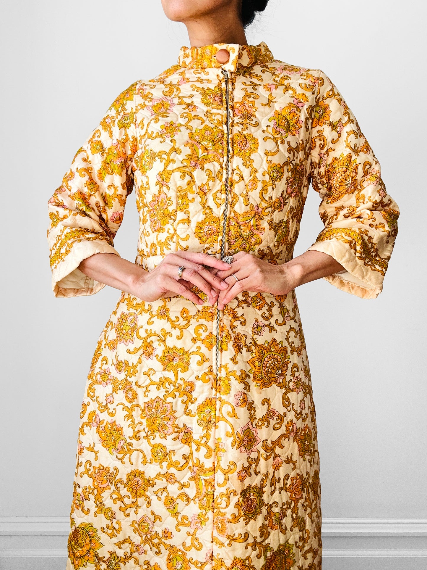 Vintage 1960s Golden Yellow Paisley Floral Patterned Zip-Front Quilted House Dress - Sz. S/M