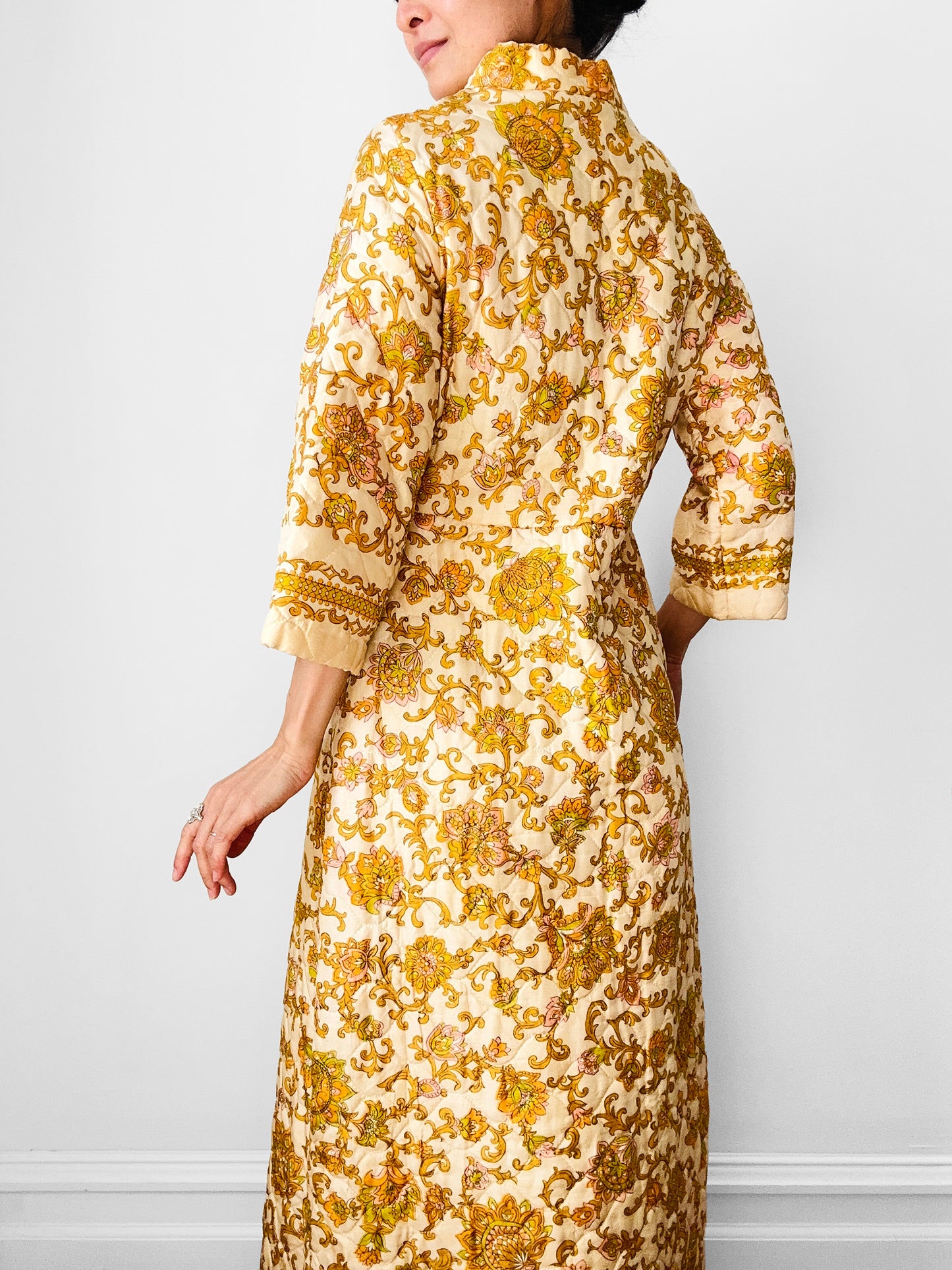 Vintage 1960s Golden Yellow Paisley Floral Patterned Zip-Front Quilted House Dress - Sz. S/M