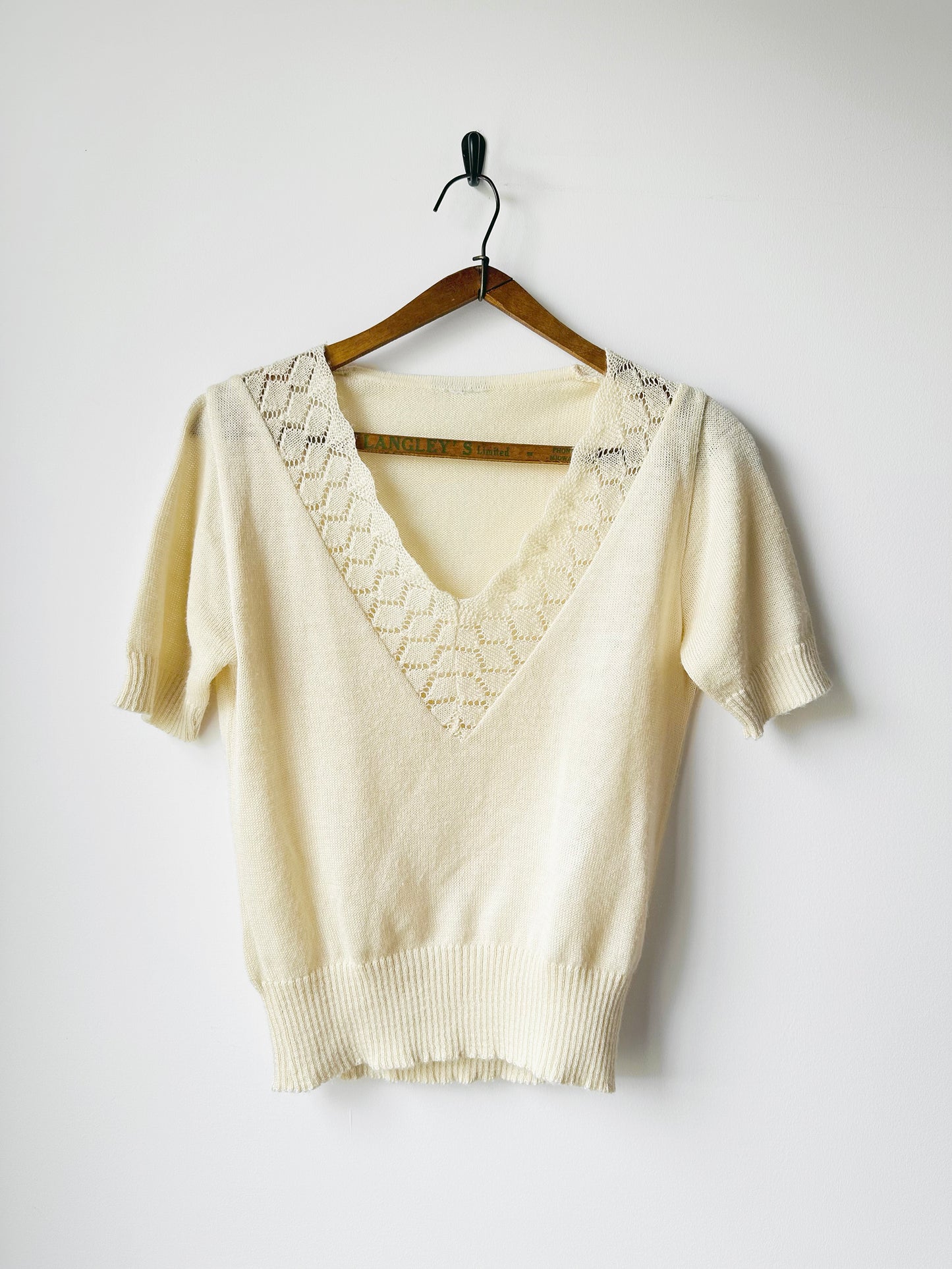 1960s - 1970s Cream V-Neck Lace Neck Short Sleeve Knit Top - Sz. XS/S