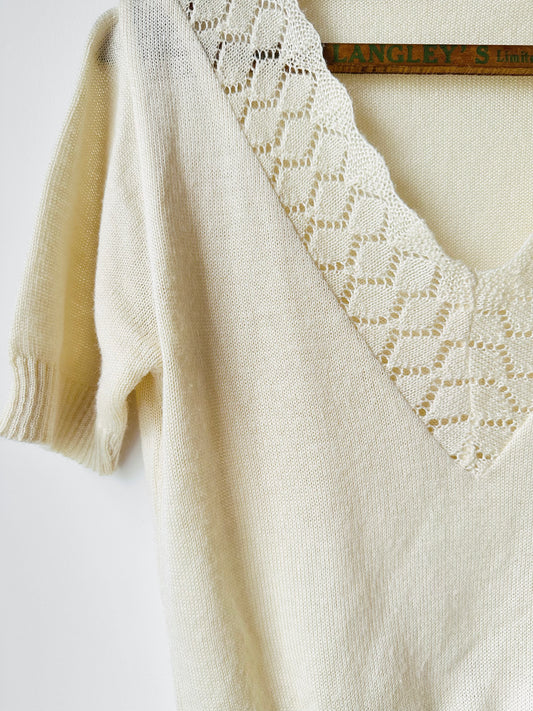 1960s - 1970s Cream V-Neck Lace Neck Short Sleeve Knit Top - Sz. XS/S