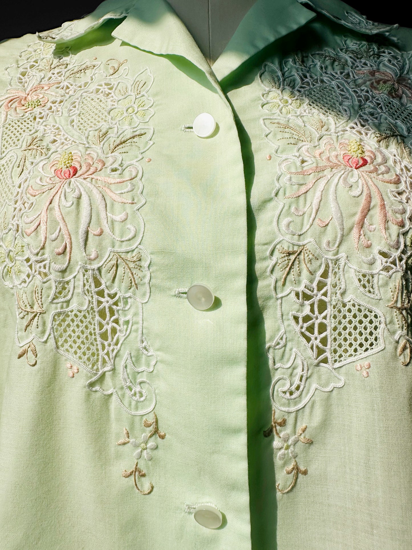 1960s - 1970s Mint Green Embroidered Short Sleeve Collared Shirt - Sz. Sm