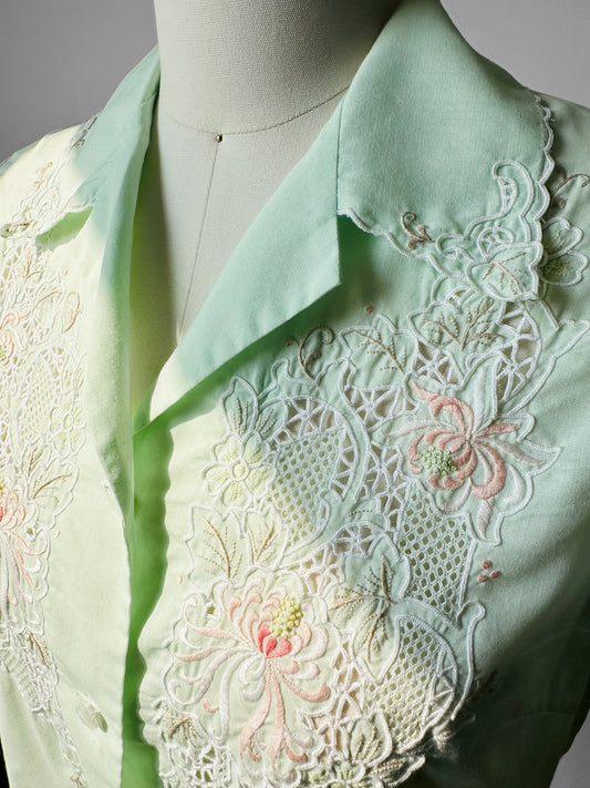 1960s - 1970s Mint Green Embroidered Short Sleeve Collared Shirt - Sz. Sm
