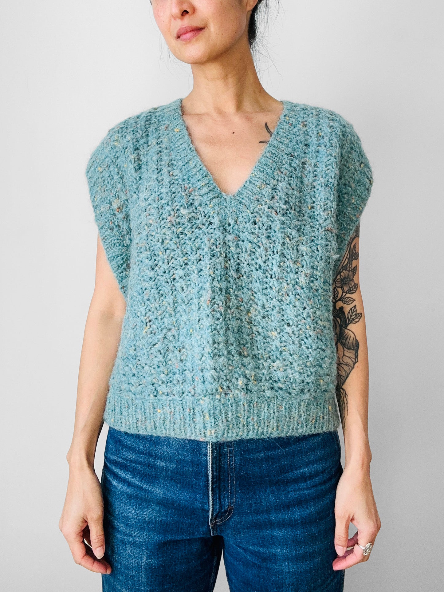 Vintage 1980s Open Sleeve Soft Blue Green Sleeveless V-Neck Sweater - Sz. S/M