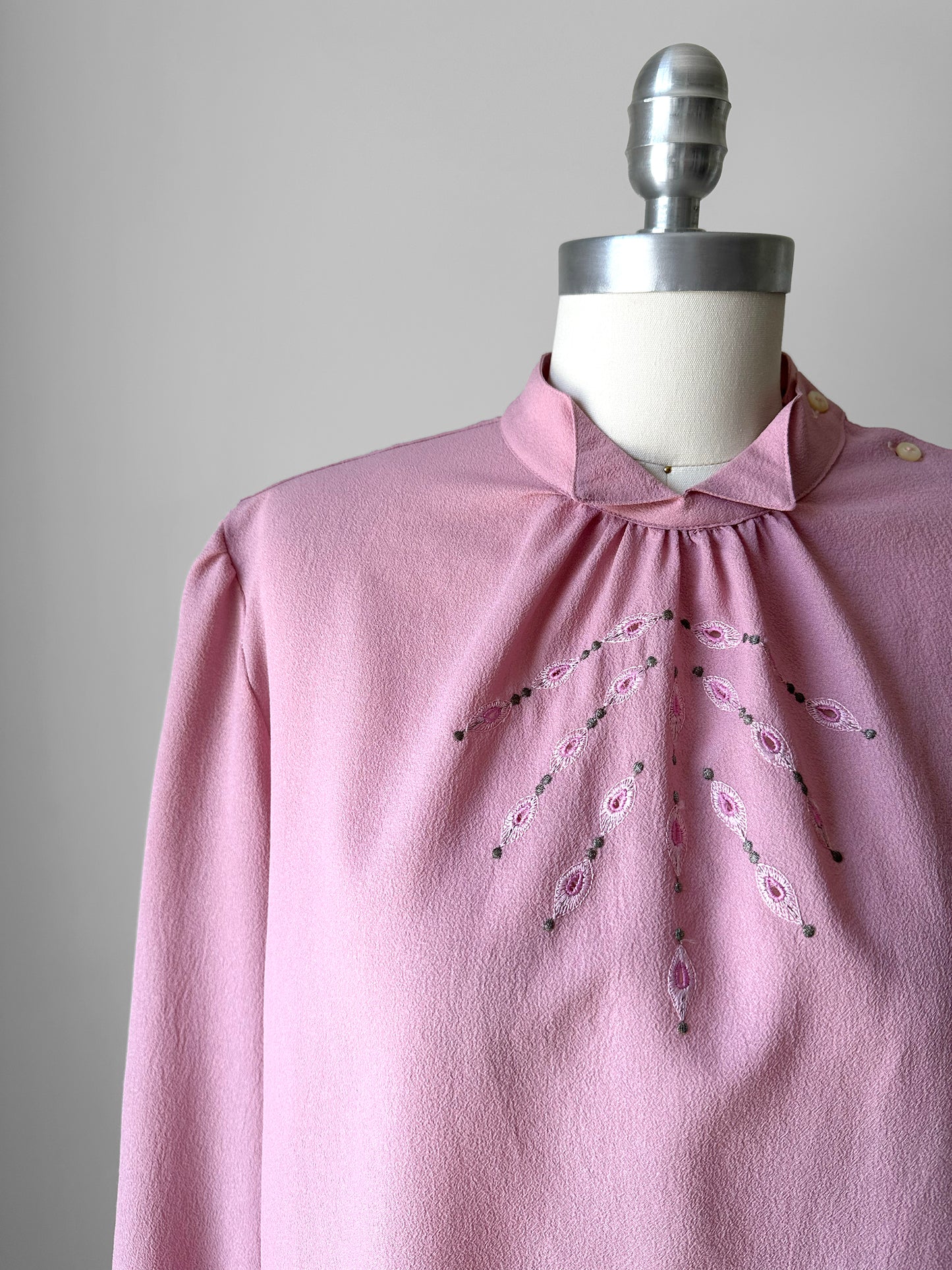 1960s Mauve Floral Embroidered Made in Italy Blouse  - Sz. S/M