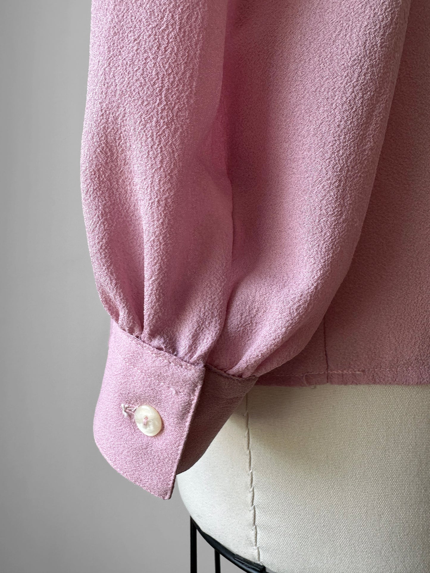 1960s Mauve Floral Embroidered Made in Italy Blouse  - Sz. S/M