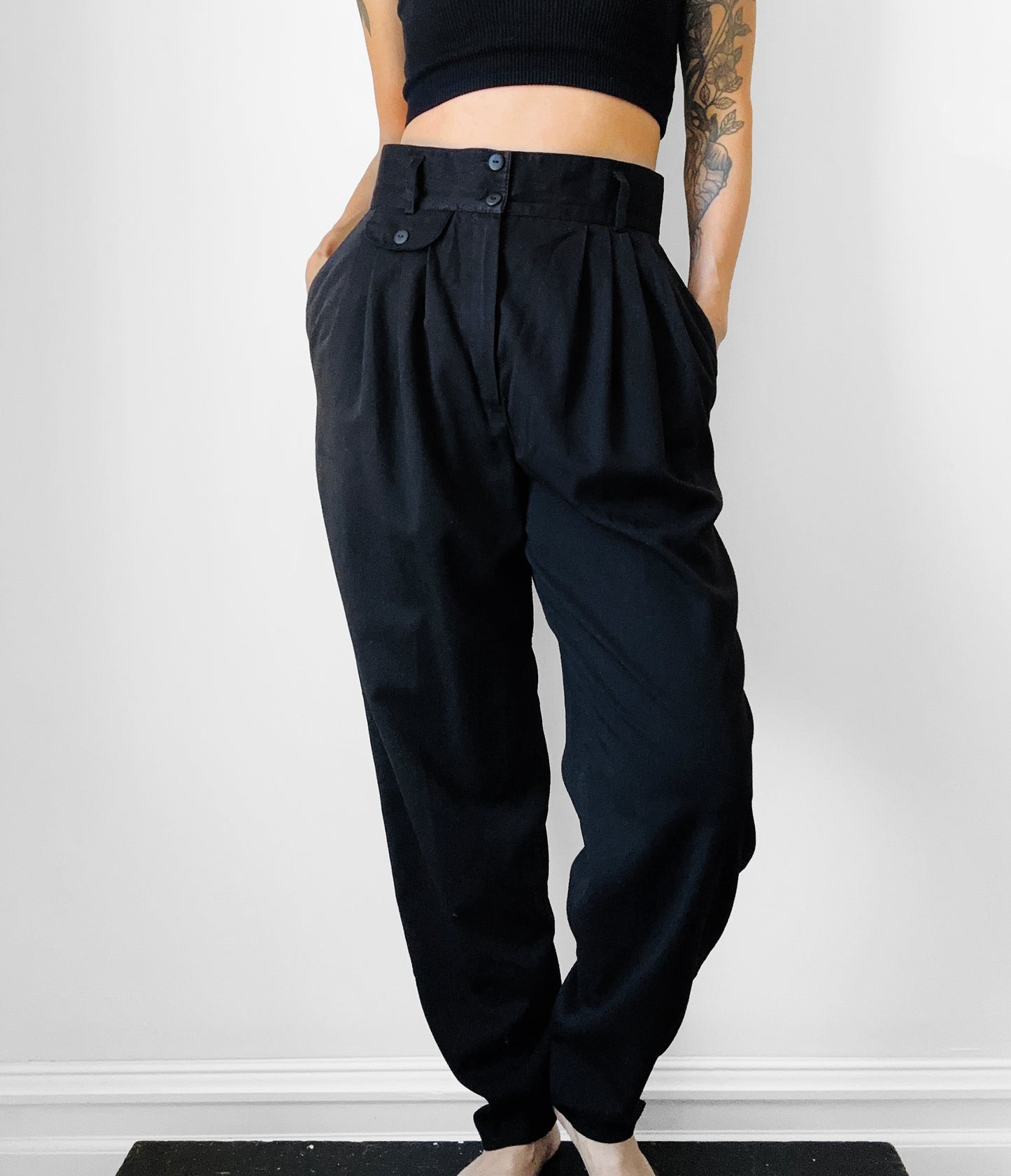 1980s Black Pleated High-Waisted Tapered Leg Cotton Blend Trousers - Waist 28.5