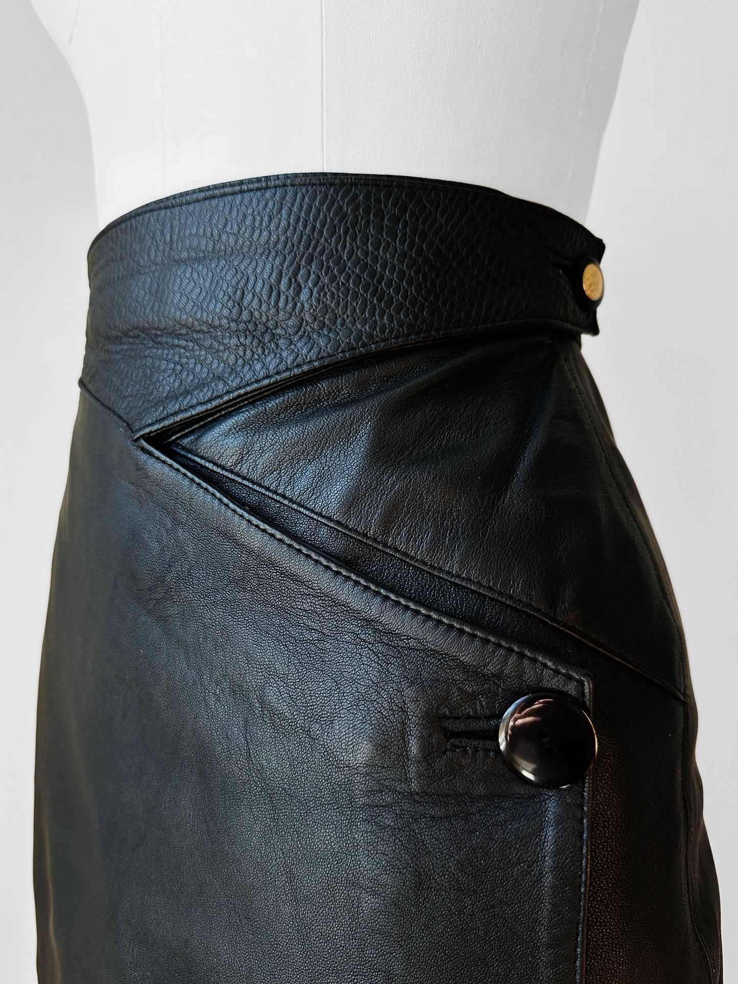 1980s Black Buttery Soft Side Button Leather Wrap Skirt - Sz. XXS/XS