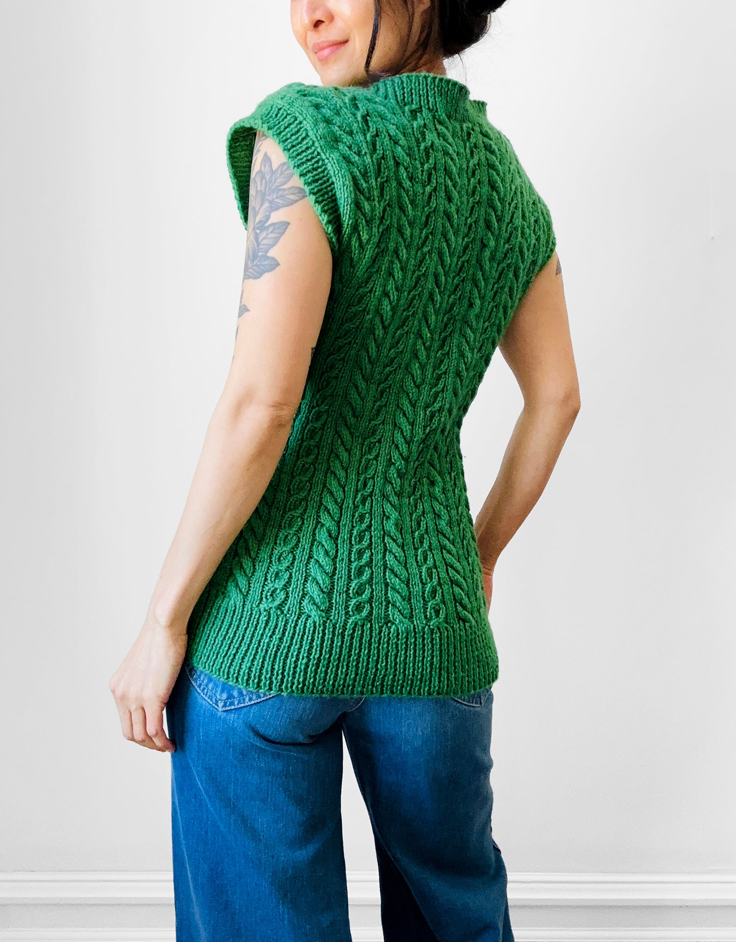 1970s Leaf Green Fitted V-Neck Pullover Cable-Knit Vest - Sz. S