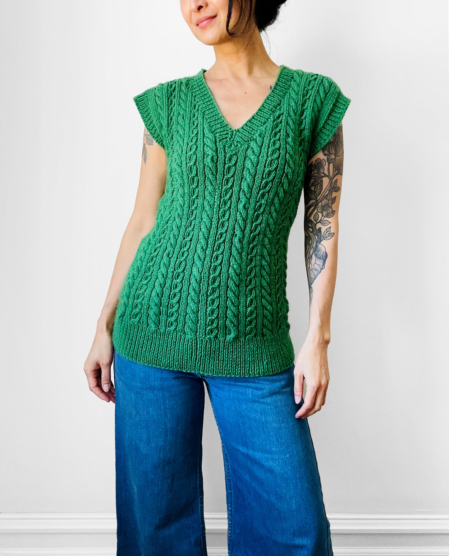 1970s Leaf Green Fitted V-Neck Pullover Cable-Knit Vest - Sz. S