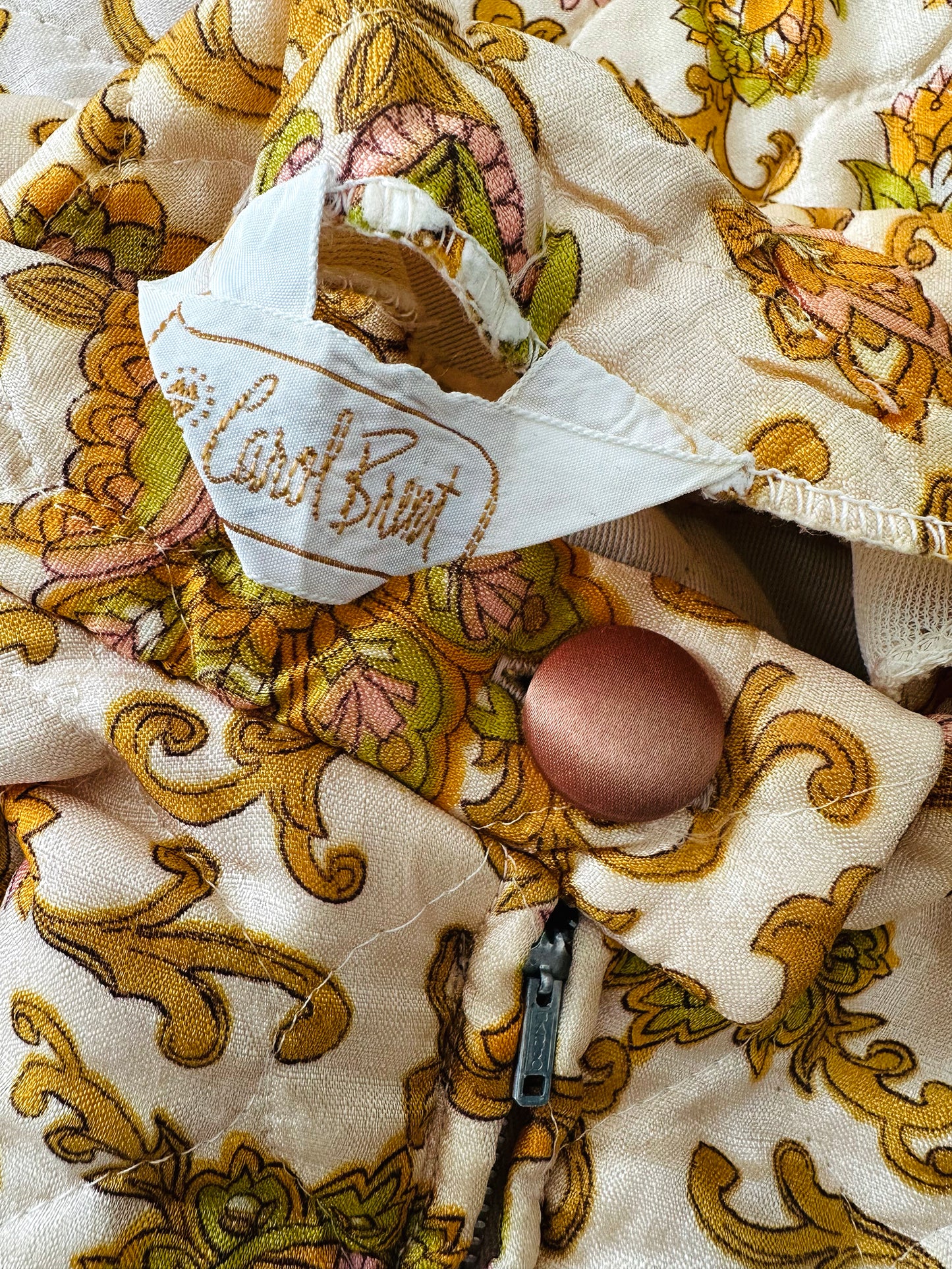 Vintage 1960s Golden Yellow Paisley Floral Patterned Zip-Front Quilted House Dress - Sz. S/M
