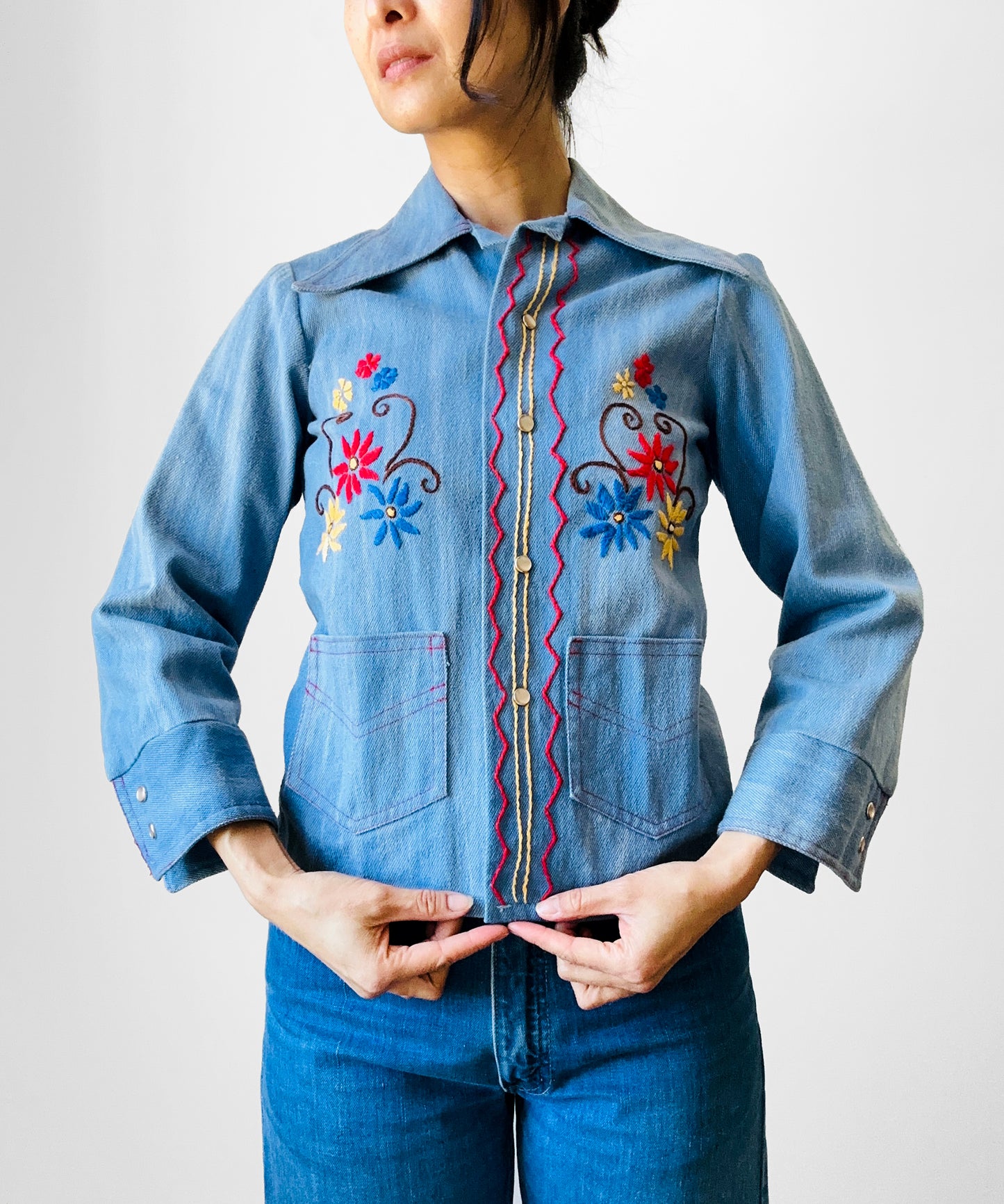 1970s Blue Snap Button Wide Lapel Floral Embroidered Jean Shirt - XXS / XS