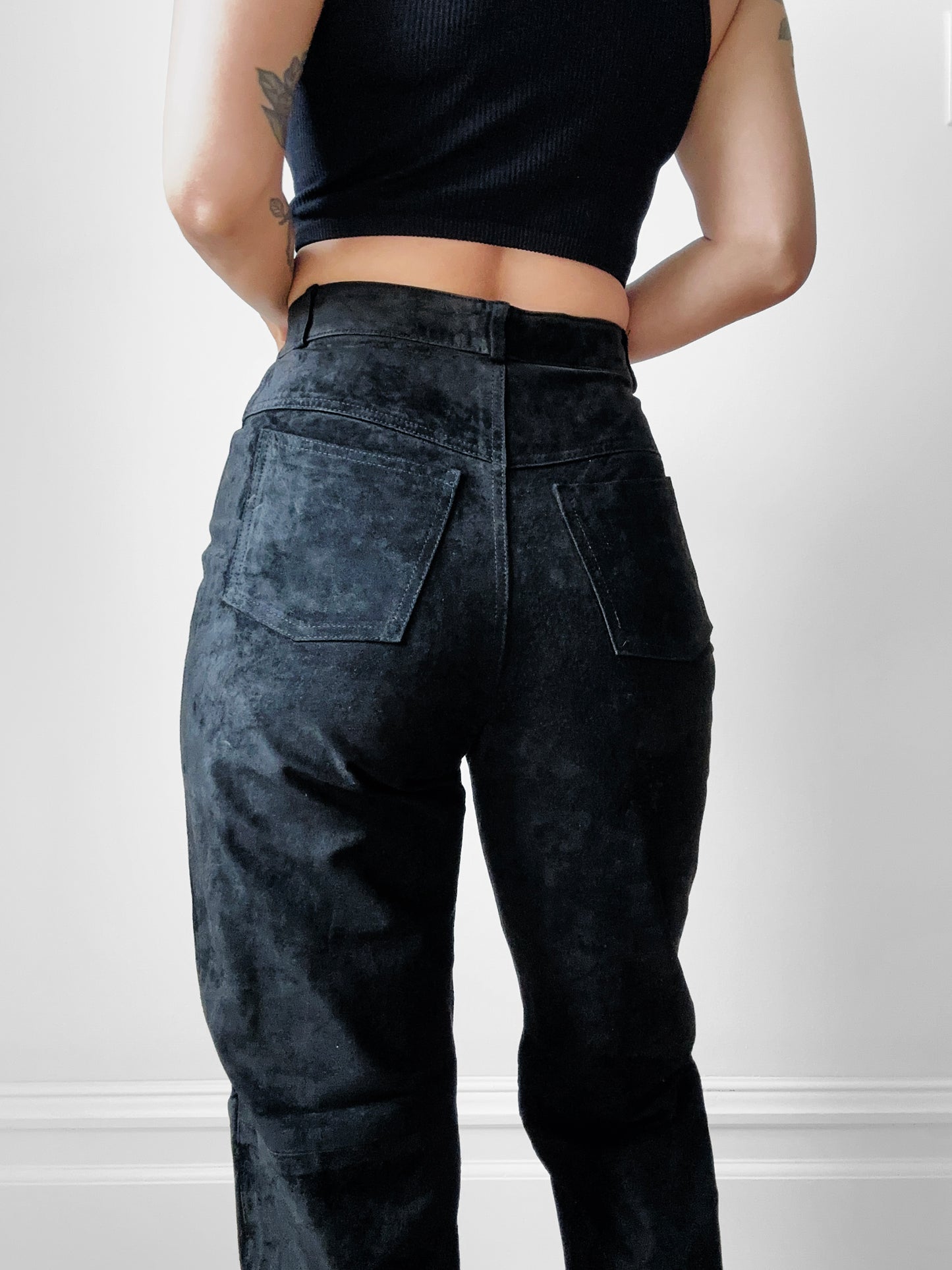 1990s Black High-Waisted Fitted Suede Leather Pant - Sz. Small