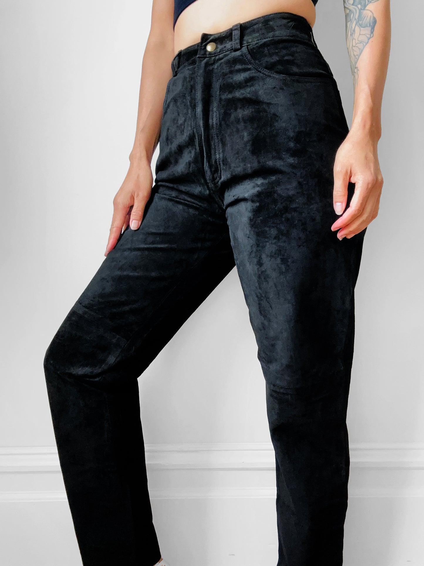 1990s Black High-Waisted Fitted Suede Leather Pant - Sz. Small