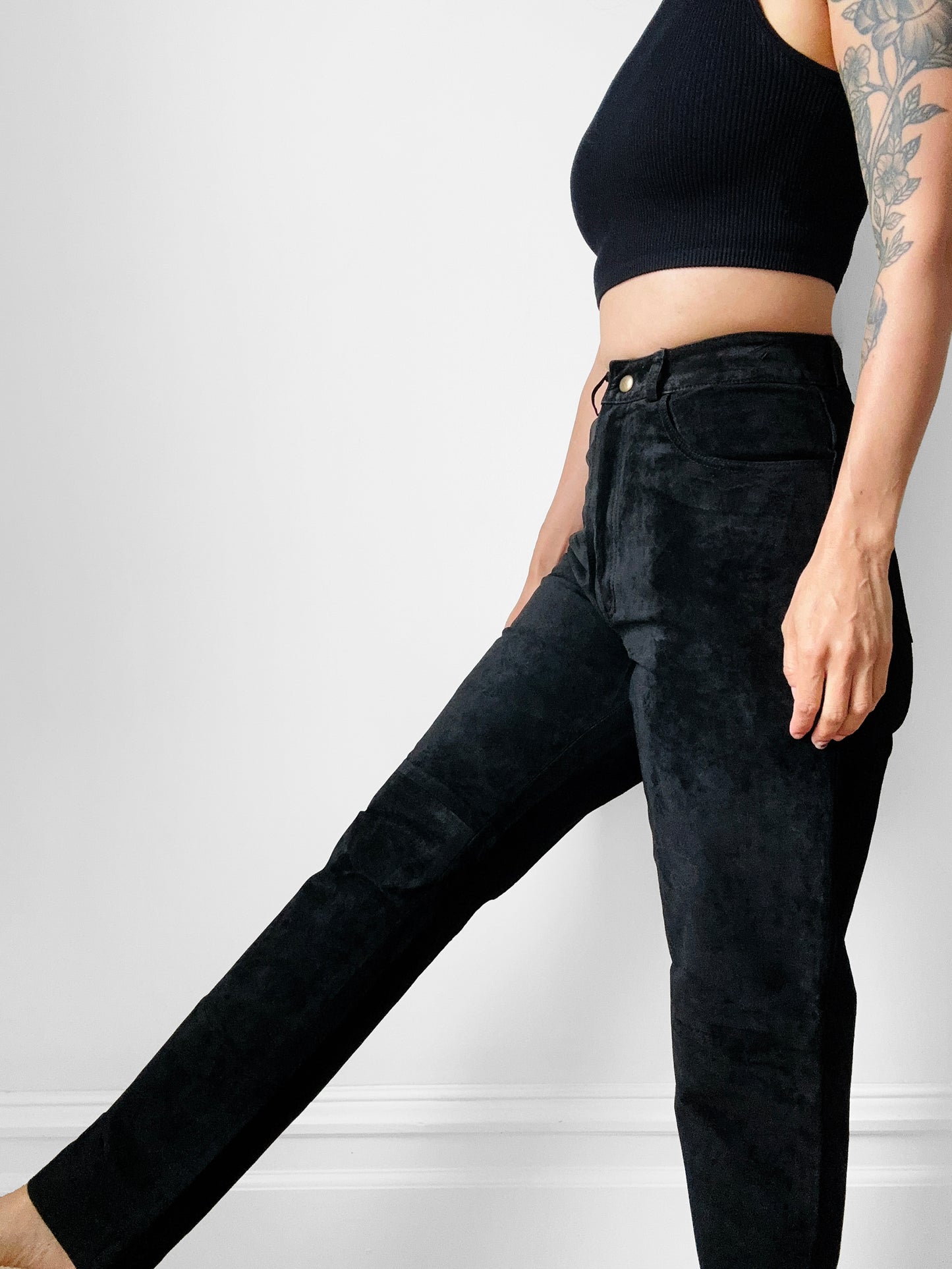 1990s Black High-Waisted Fitted Suede Leather Pant - Sz. Small