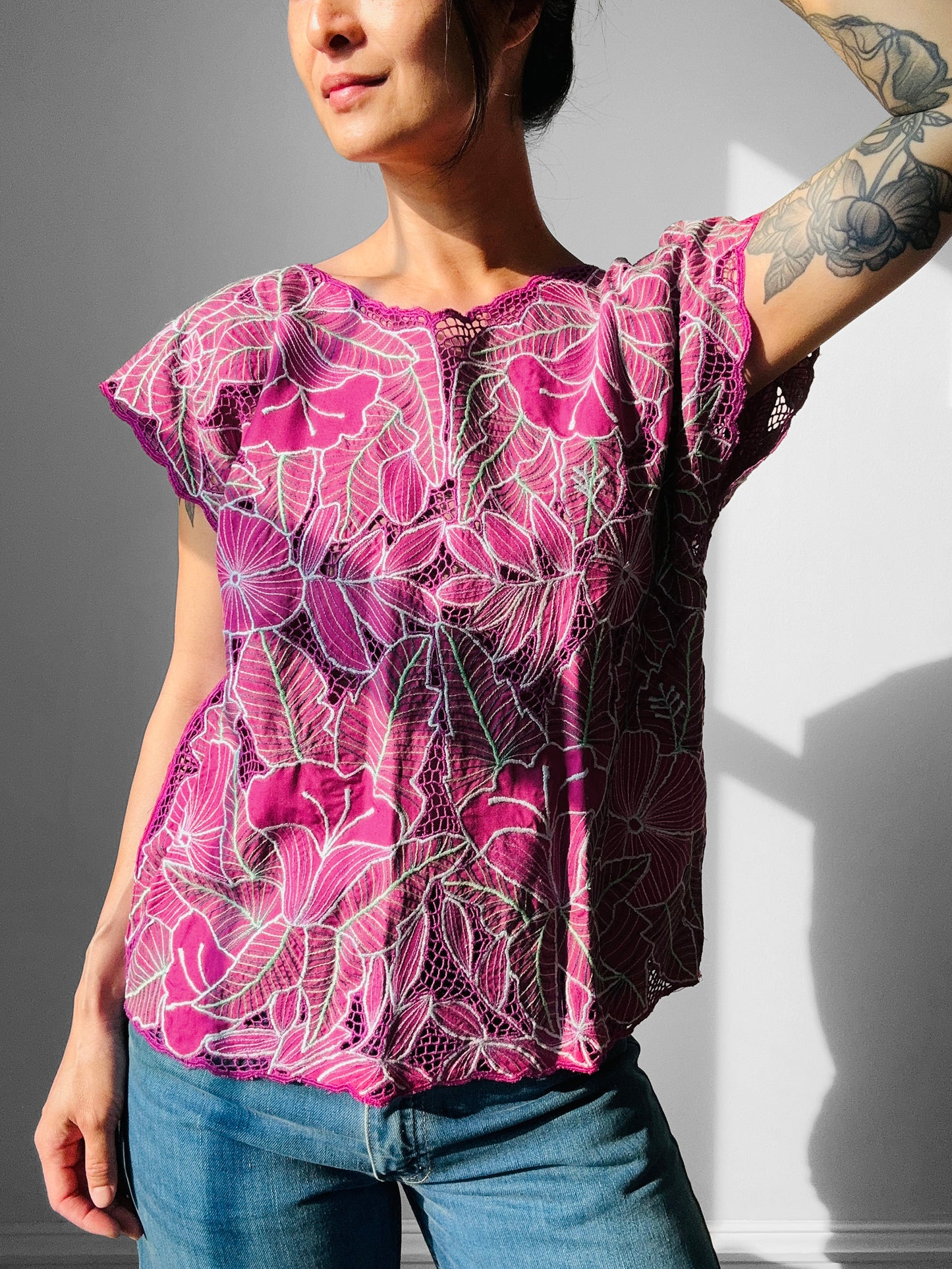 1980s Magenta Embroidered Floral Eyelet Top -  Sz. S/M