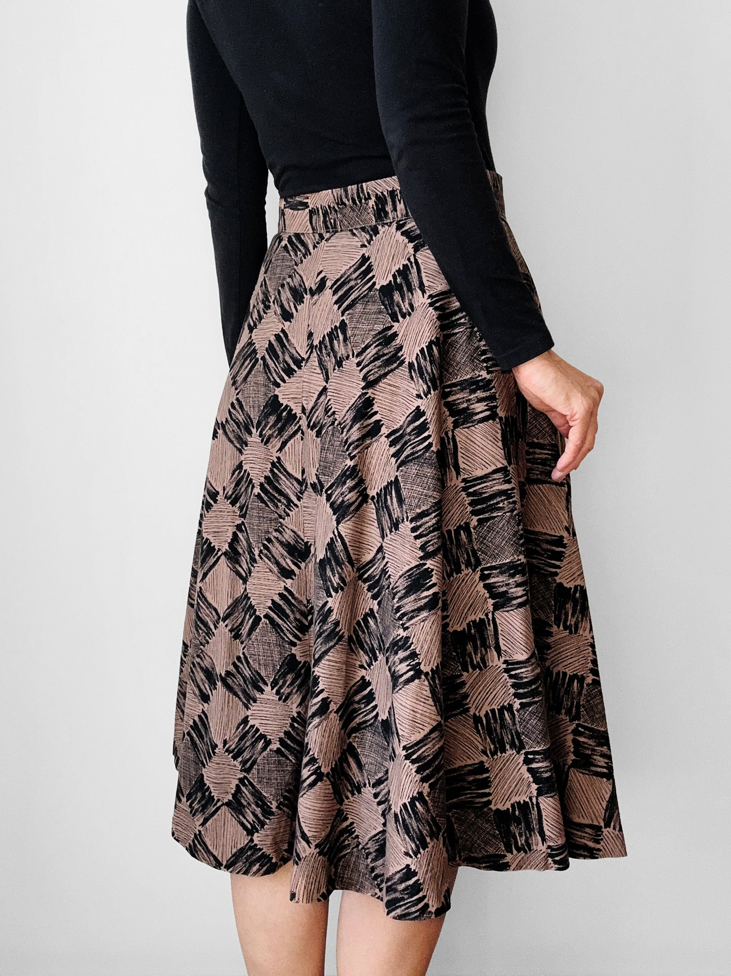 Vintage 1950s Taupe and Black Abstract Patterned Fit and Flare Skirt - Sz. S/M