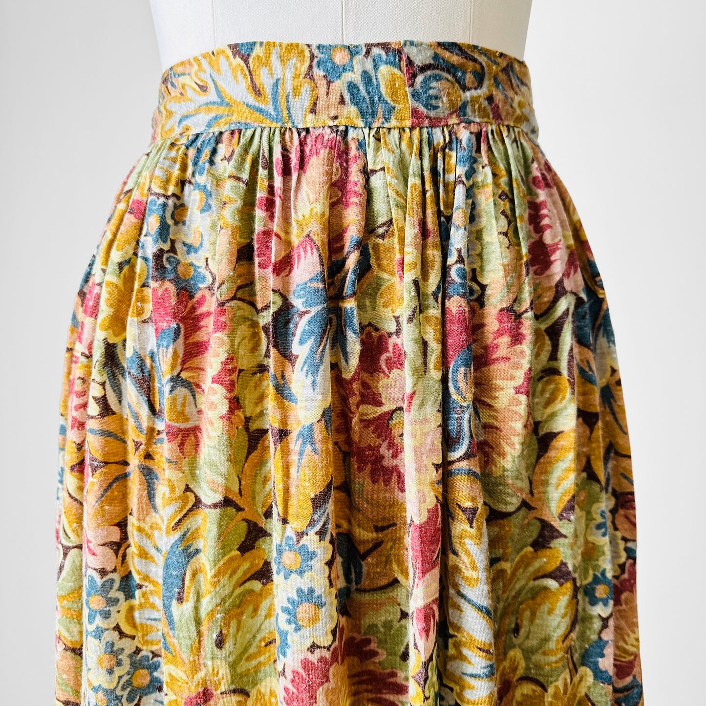 1960s - 1970s Yellow Blue Rust Floral Pleated Fit and Flare Knee-Length Skirt - Sz. XS/S