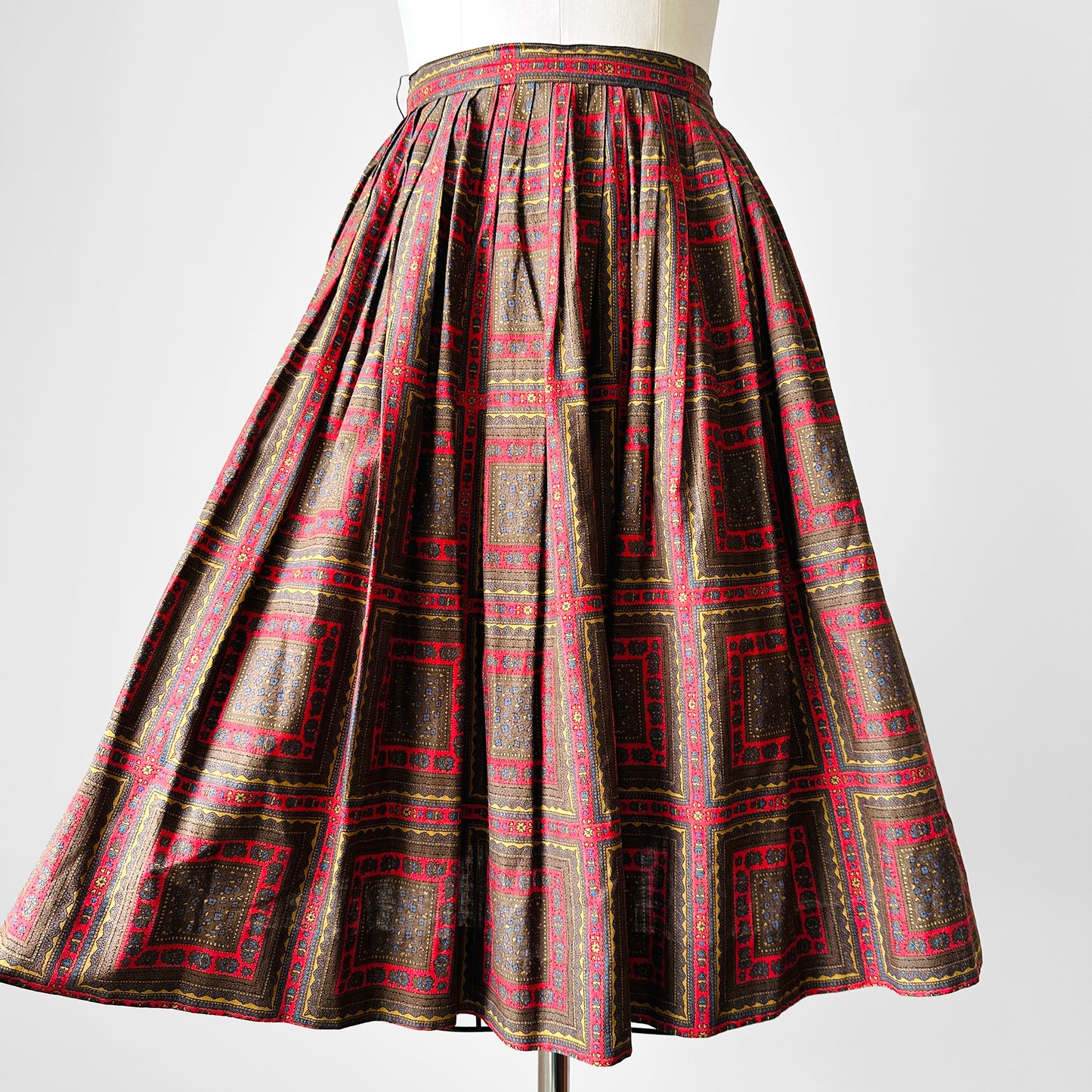 1960s Pleated Fit and Flare Red and Olive Spanish Tile Patterned Skirt - Sz. XS