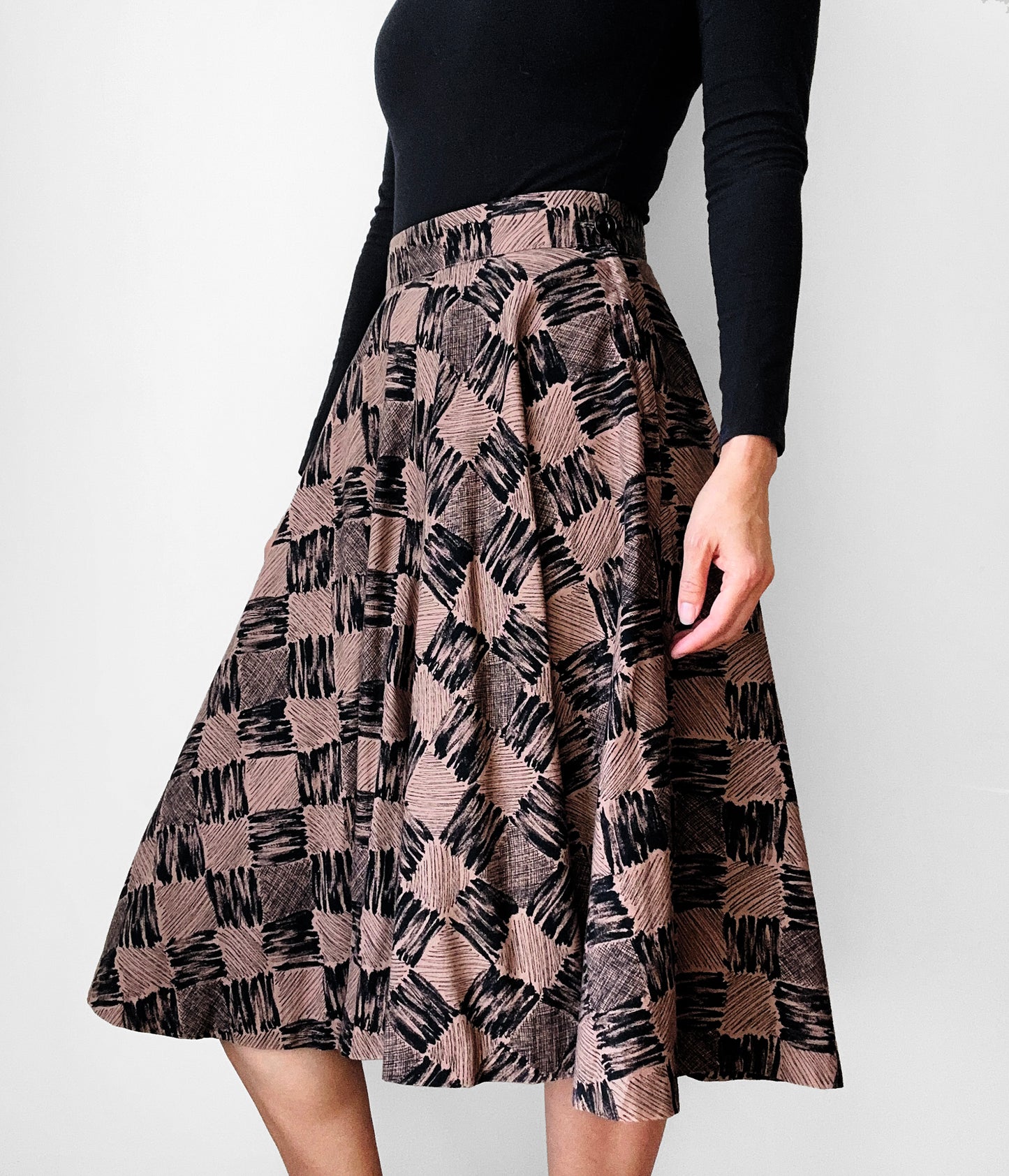 Vintage 1950s Taupe and Black Abstract Patterned Fit and Flare Skirt - Sz. S/M