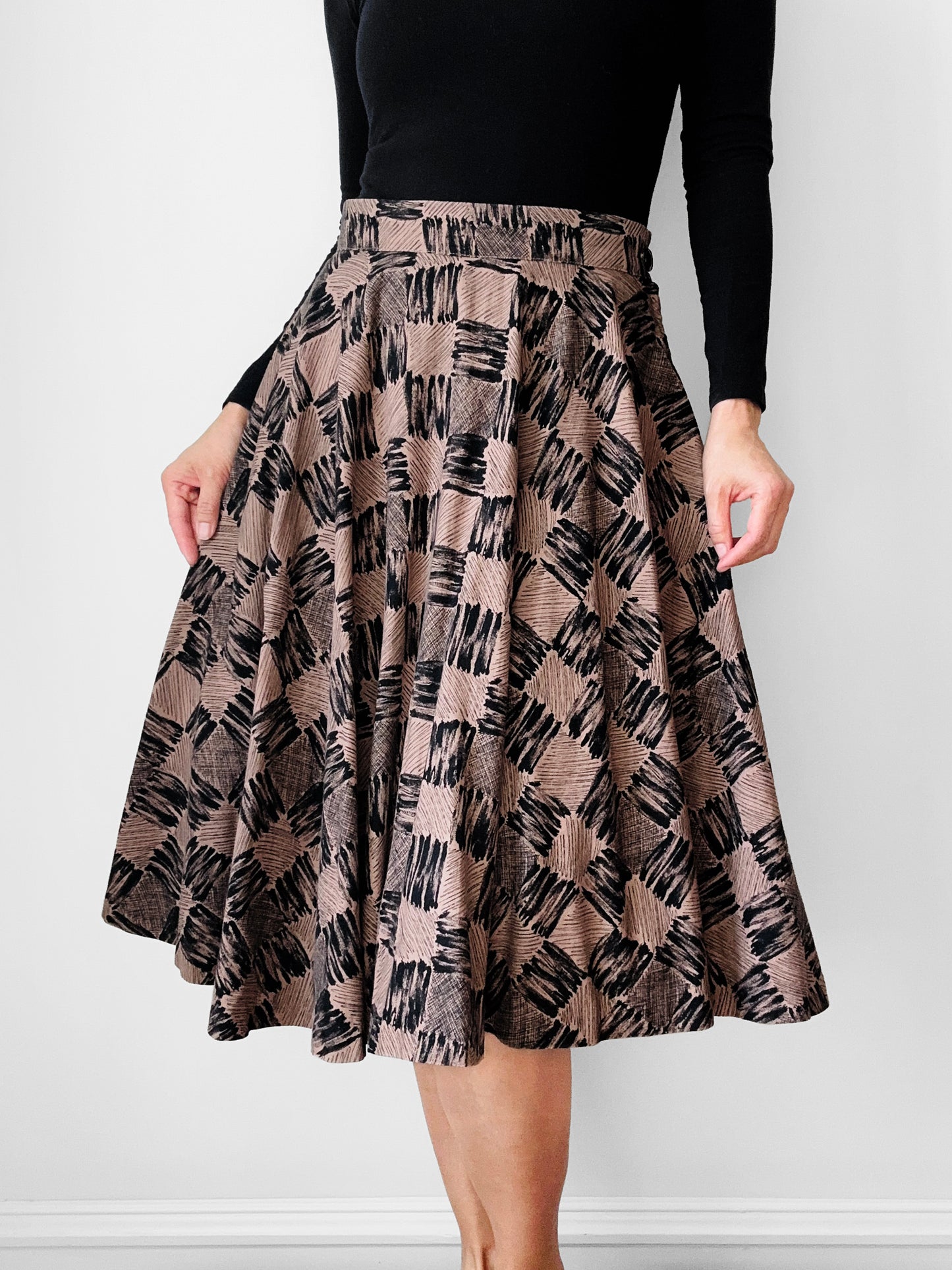 Vintage 1950s Taupe and Black Abstract Patterned Fit and Flare Skirt - Sz. S/M