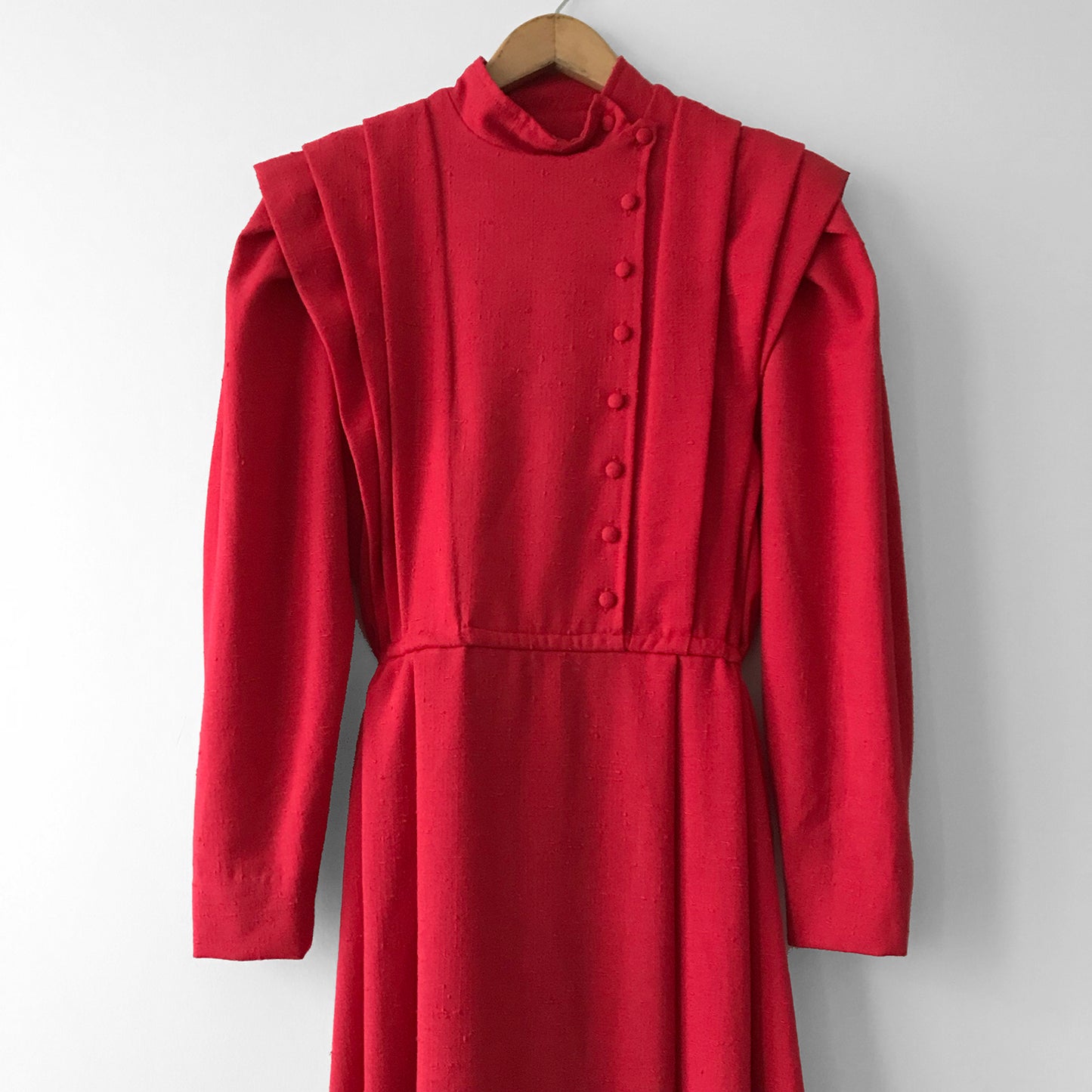 1980s Red Heavy Button-Front Fit and Flare Long-Sleeve Midi-Length Dress - Sz. M