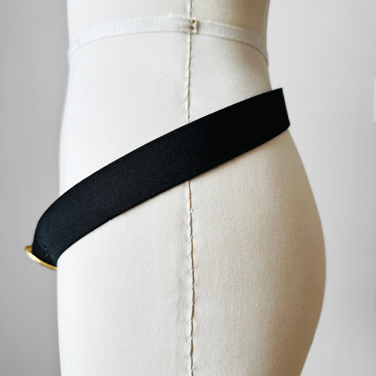 1990s Black Fabric Gold-Toned Buckle Tassel Metal Buckle Belt - 30.5 - 34.5 inch waistx