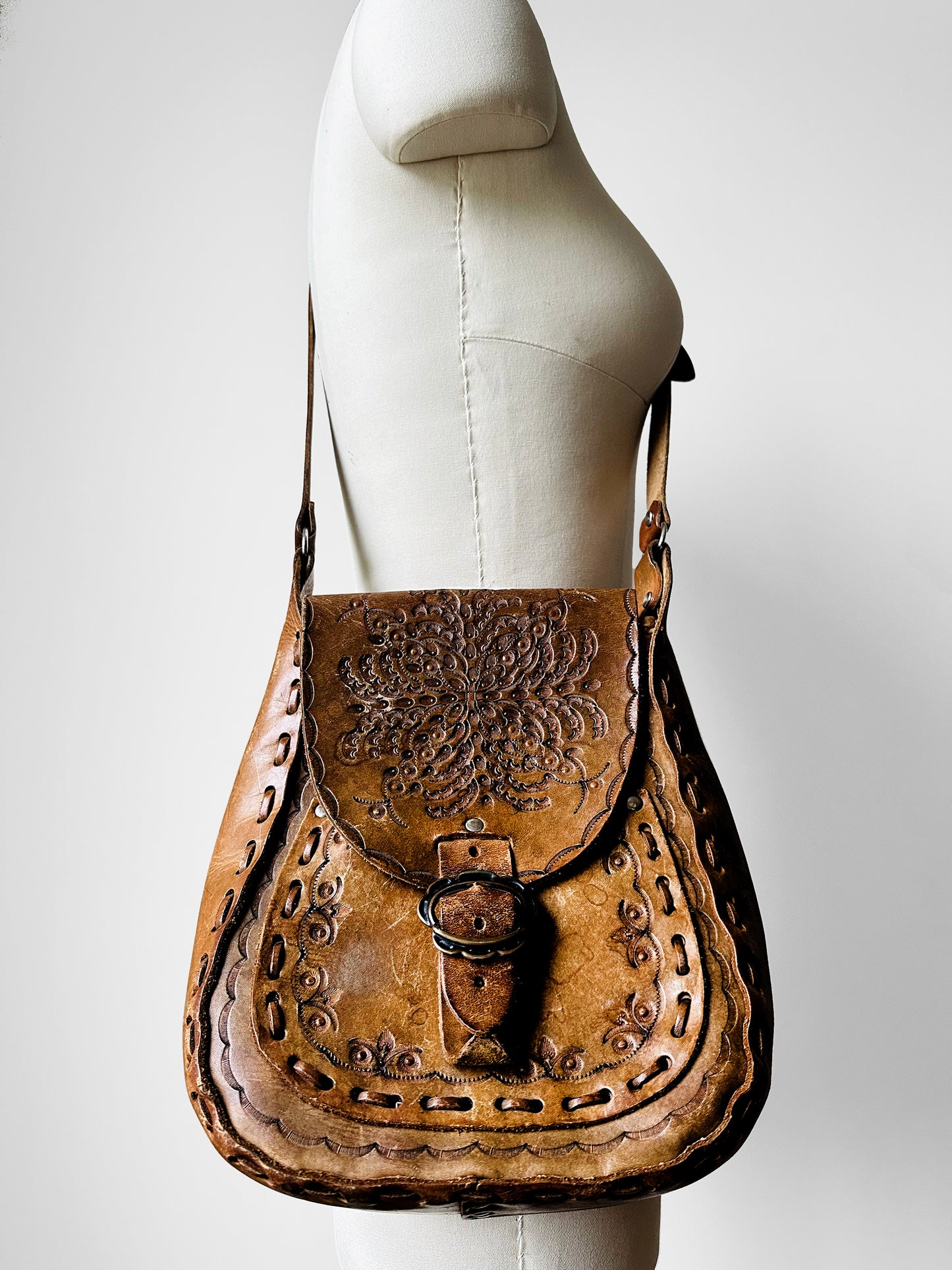 1970s Distressed Well-Worn Structured Floral Tooled Leather Boho Style Bag Purse