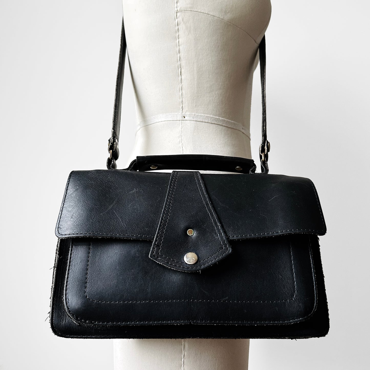 1970s Matte Black Heavy Leather Top-Handle Crossbody Purse