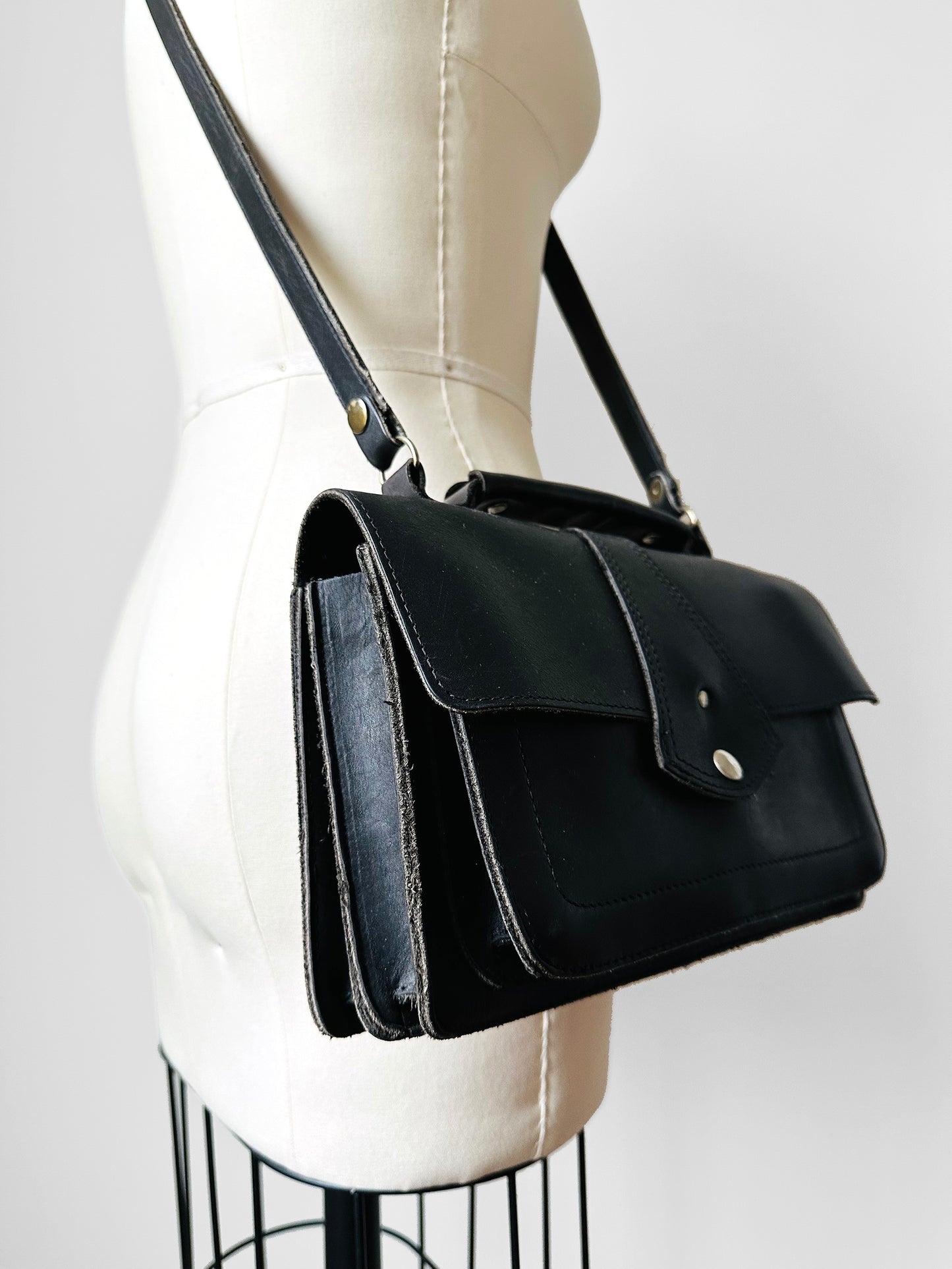 1970s Matte Black Heavy Leather Top-Handle Crossbody Purse