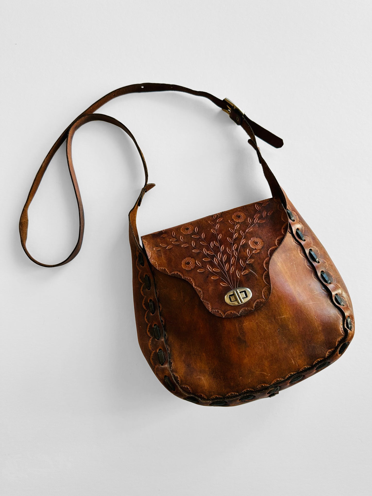 1970s Brown Floral Motif Tooled-Leather Purse