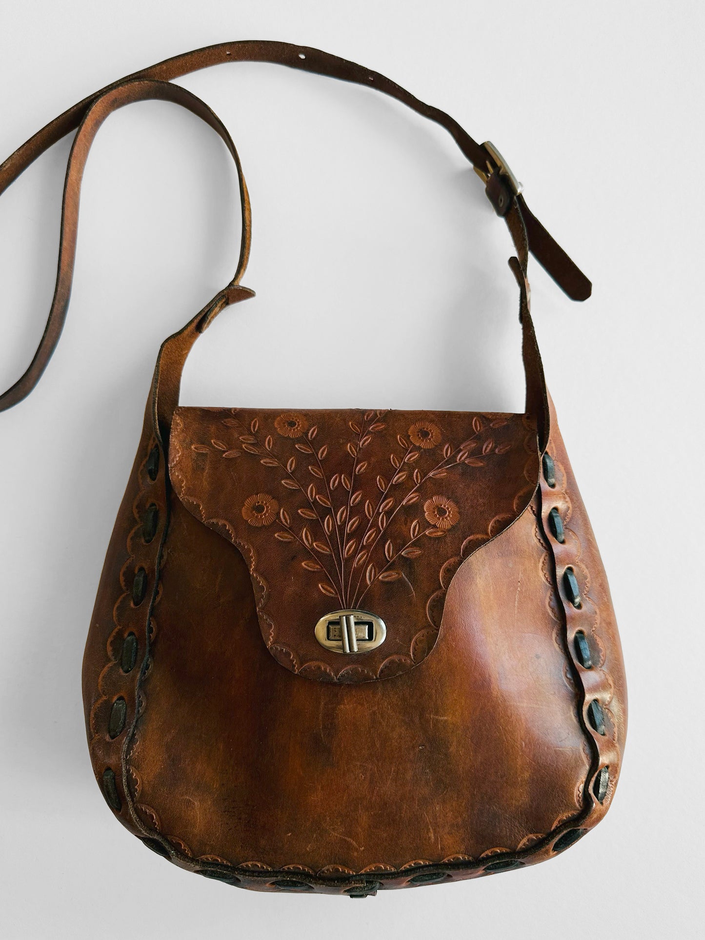 1970s Brown Floral Motif Tooled-Leather Purse