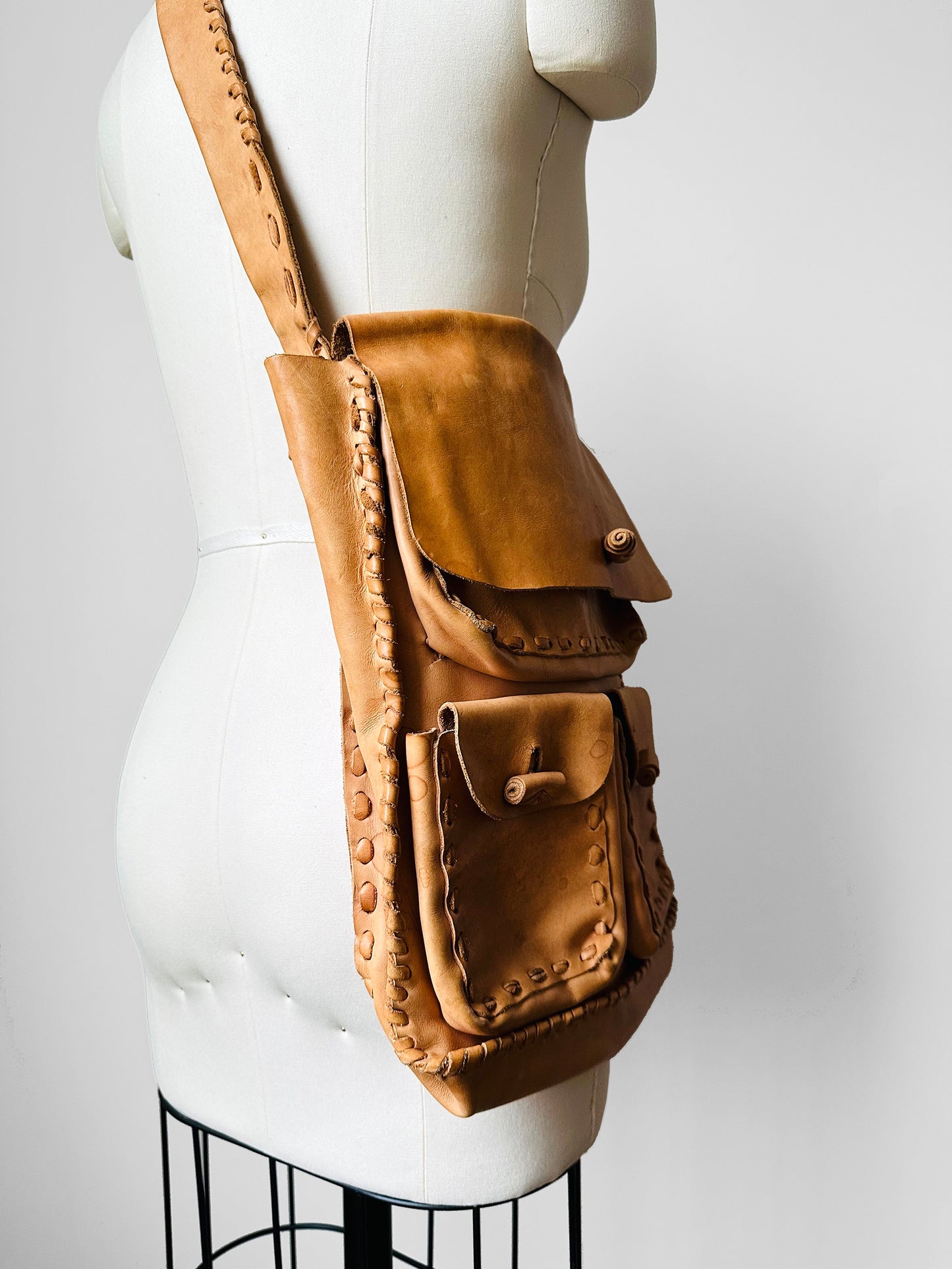 Large 1970s Tan Buttery Soft Leather Stitched Trim Shoulder Bag