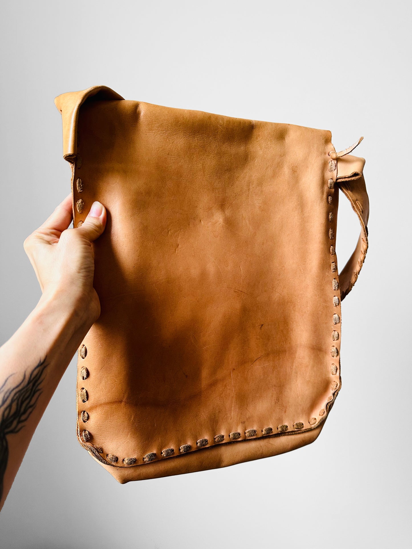 Large 1970s Tan Buttery Soft Leather Stitched Trim Shoulder Bag