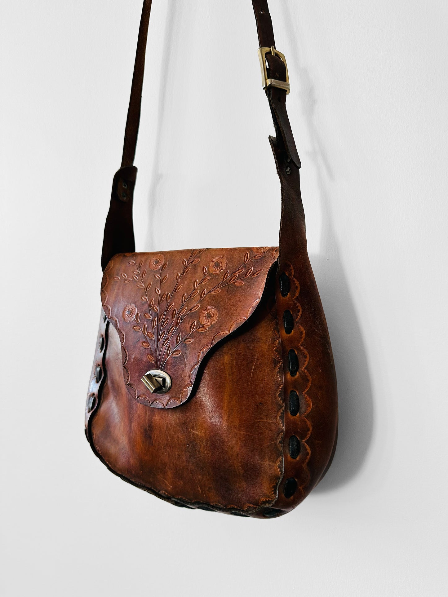 1970s Brown Floral Motif Tooled-Leather Purse