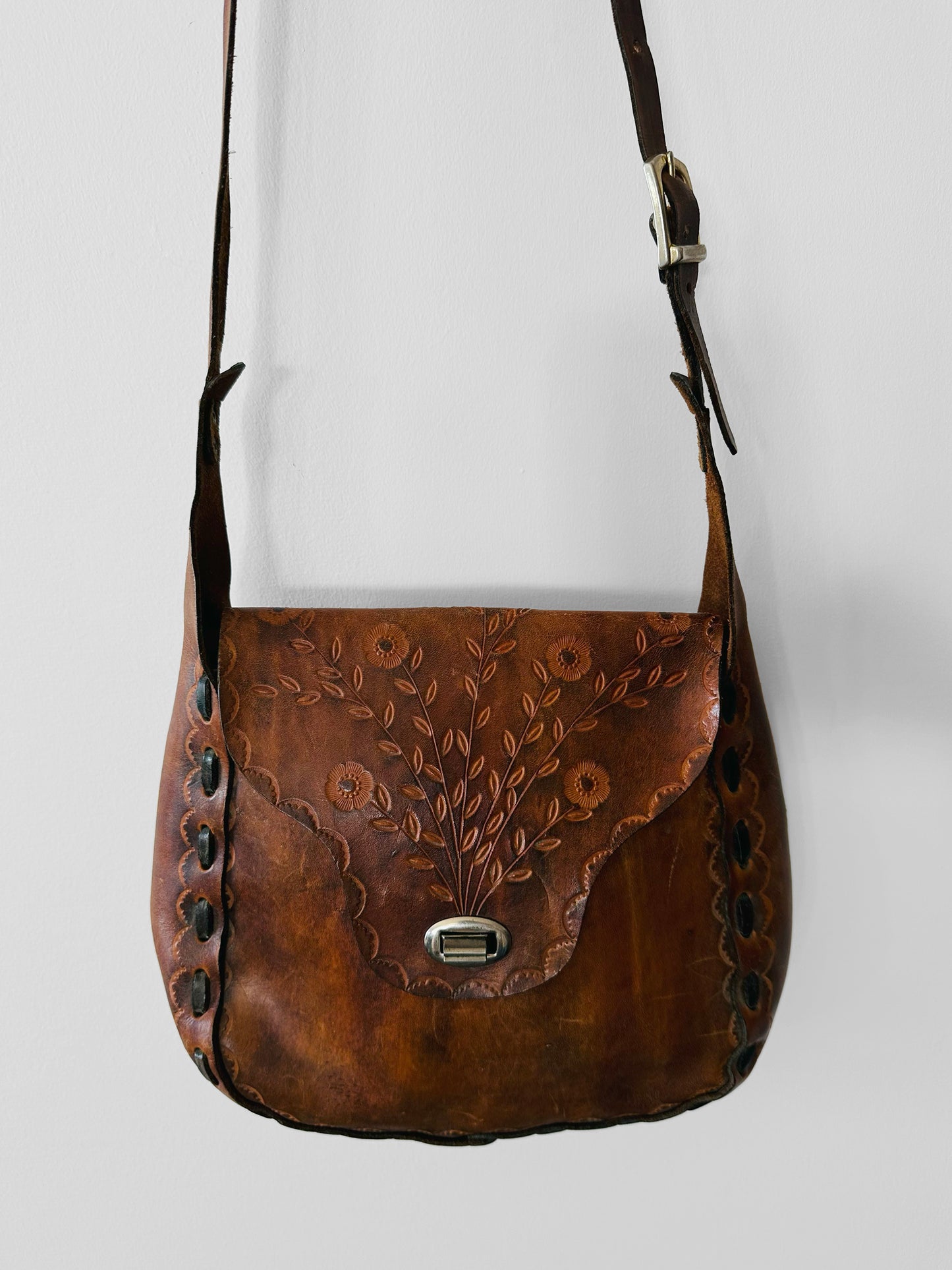1970s Brown Floral Motif Tooled-Leather Purse
