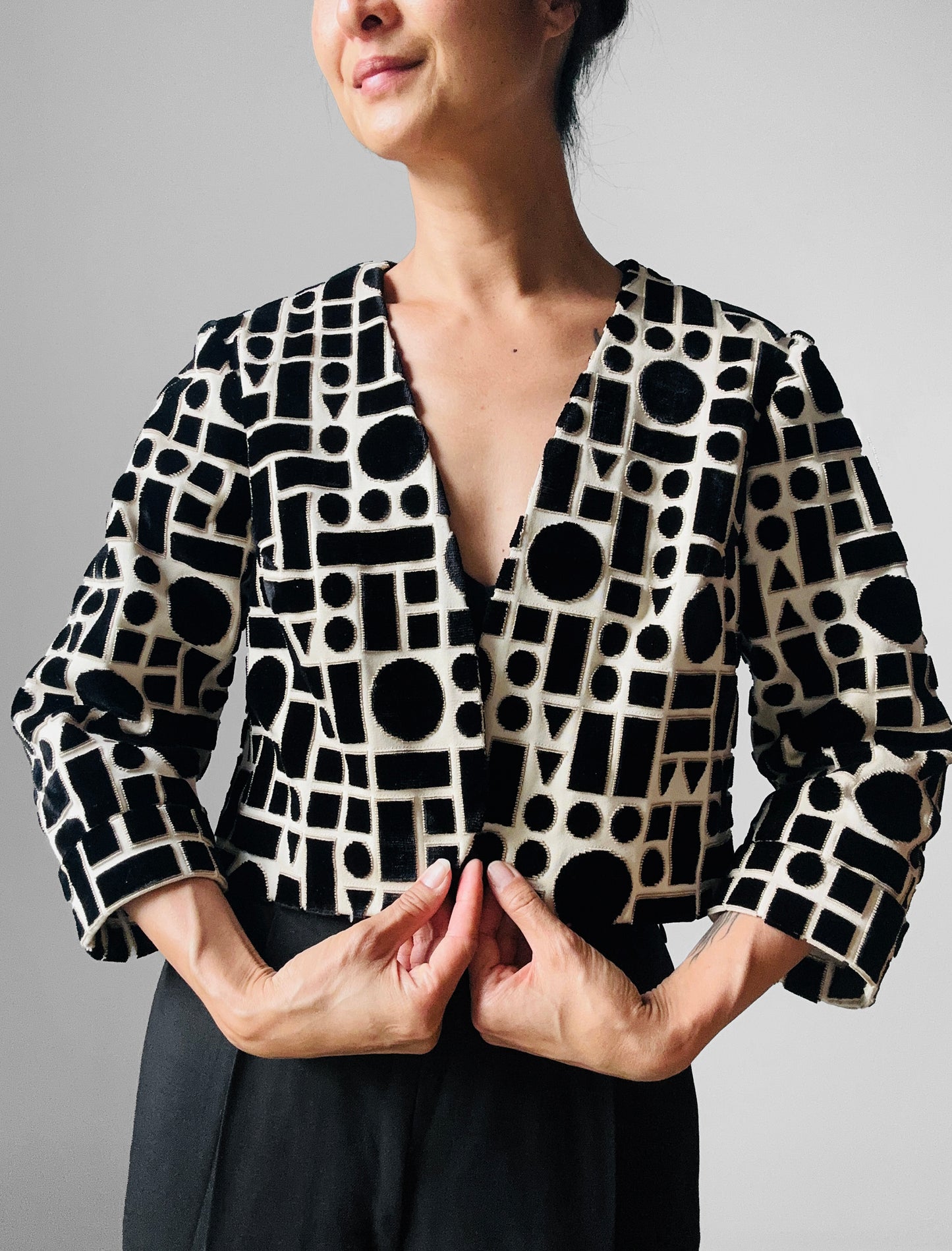 1990s - 2000s Black Off-White Velvety Cropped Jacket - Sz. Sm