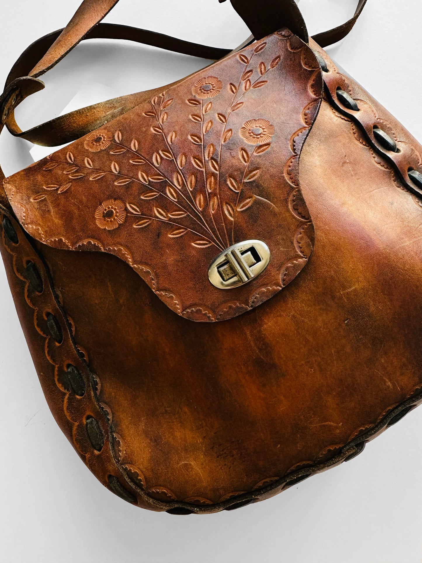 1970s Brown Floral Motif Tooled-Leather Purse