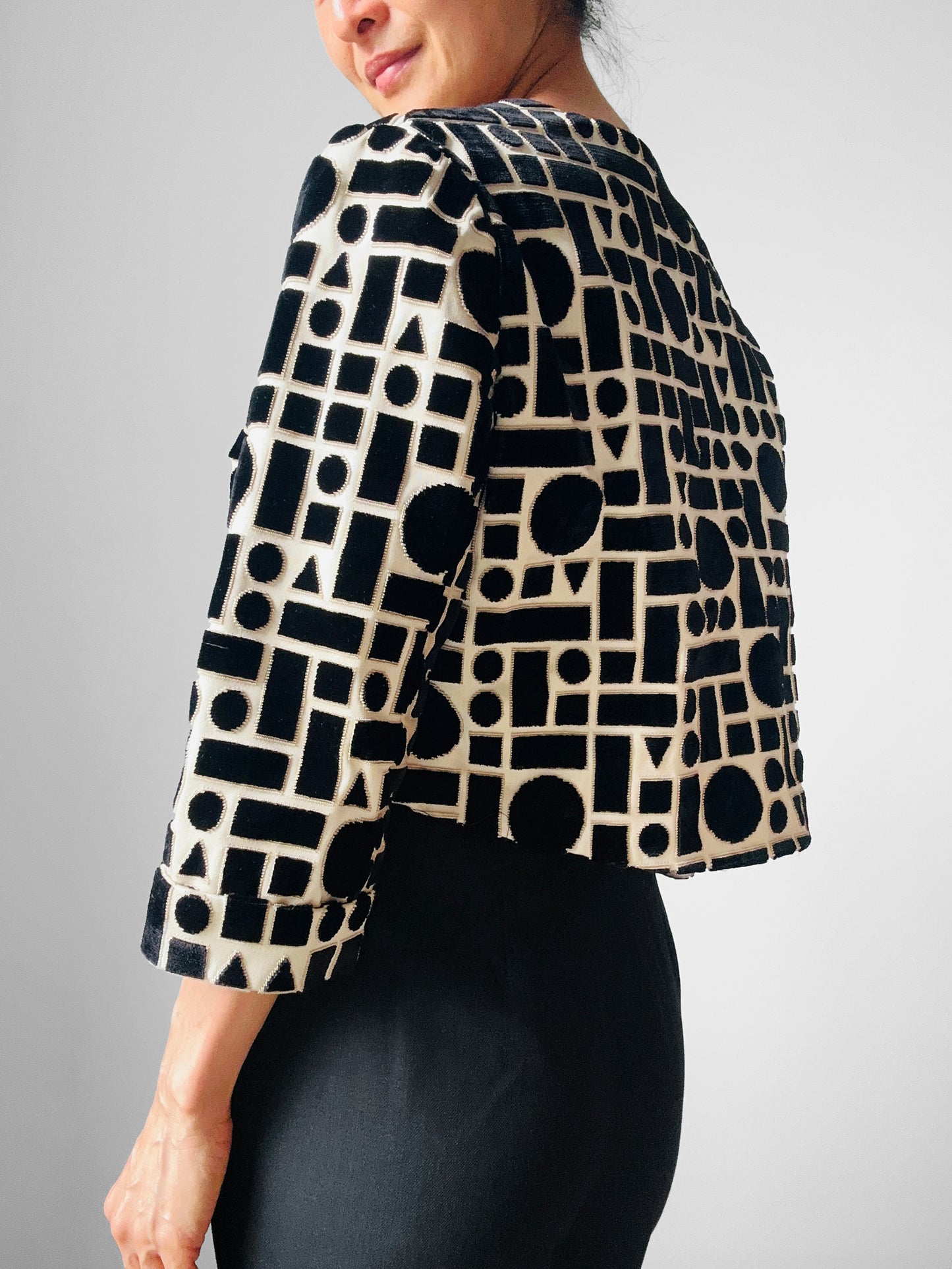 1990s - 2000s Black Off-White Velvety Cropped Jacket - Sz. Sm