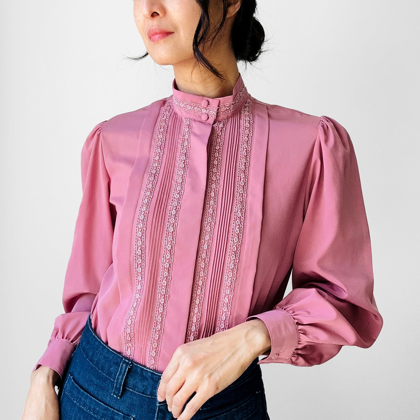 1970s Mauve Applique Pleated High-Neck Blouse - Sz. S