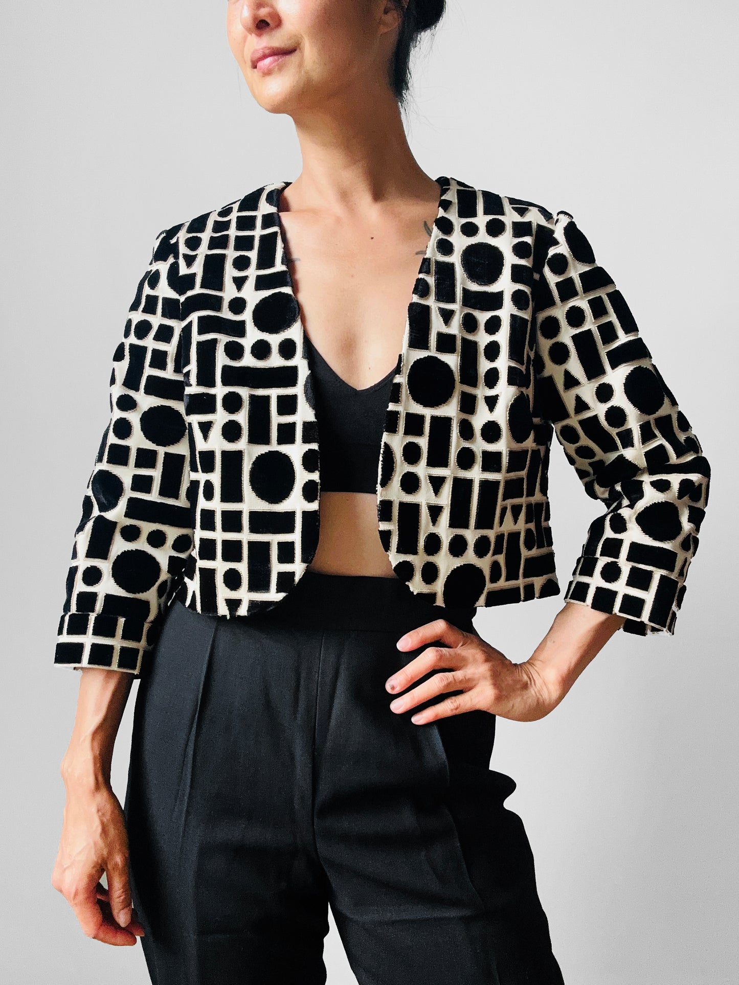 1990s - 2000s Black Off-White Velvety Cropped Jacket - Sz. Sm