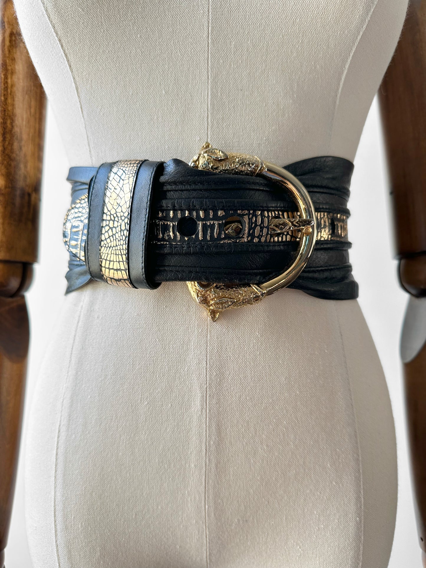 1970s - 1980s Wide Black and Gold Leather Cat Head Belt  - Sz. M/L