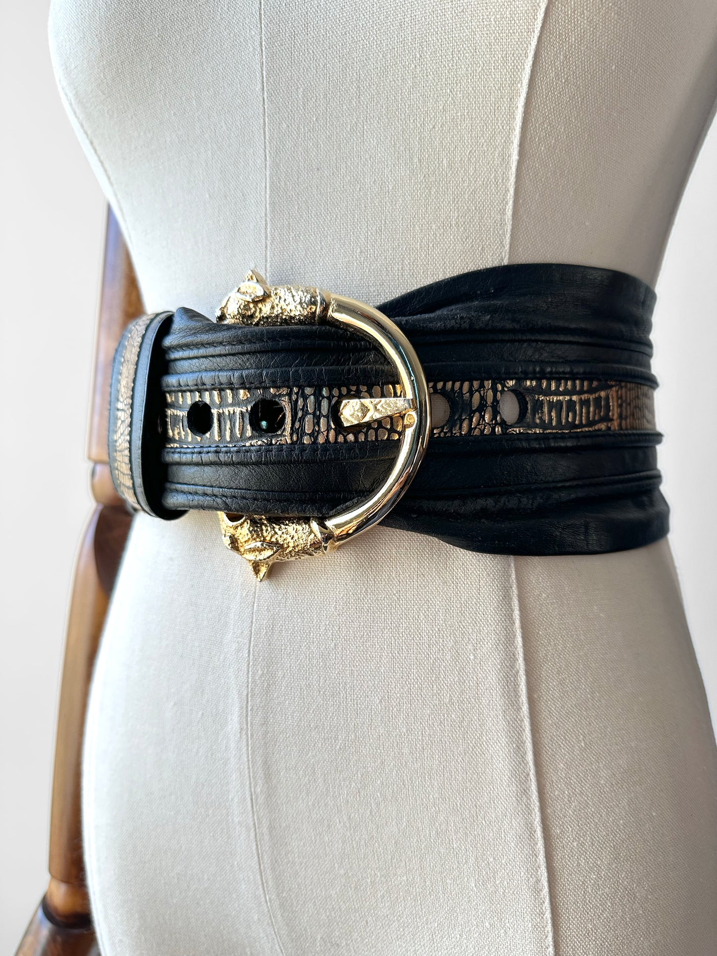 1970s - 1980s Wide Black and Gold Leather Cat Head Belt  - Sz. M/L