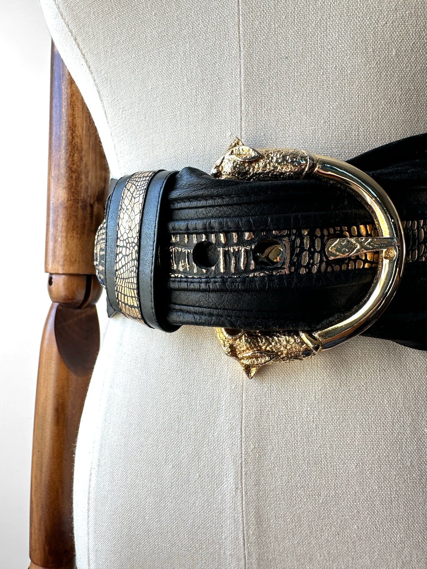 1970s - 1980s Wide Black and Gold Leather Cat Head Belt  - Sz. M/L