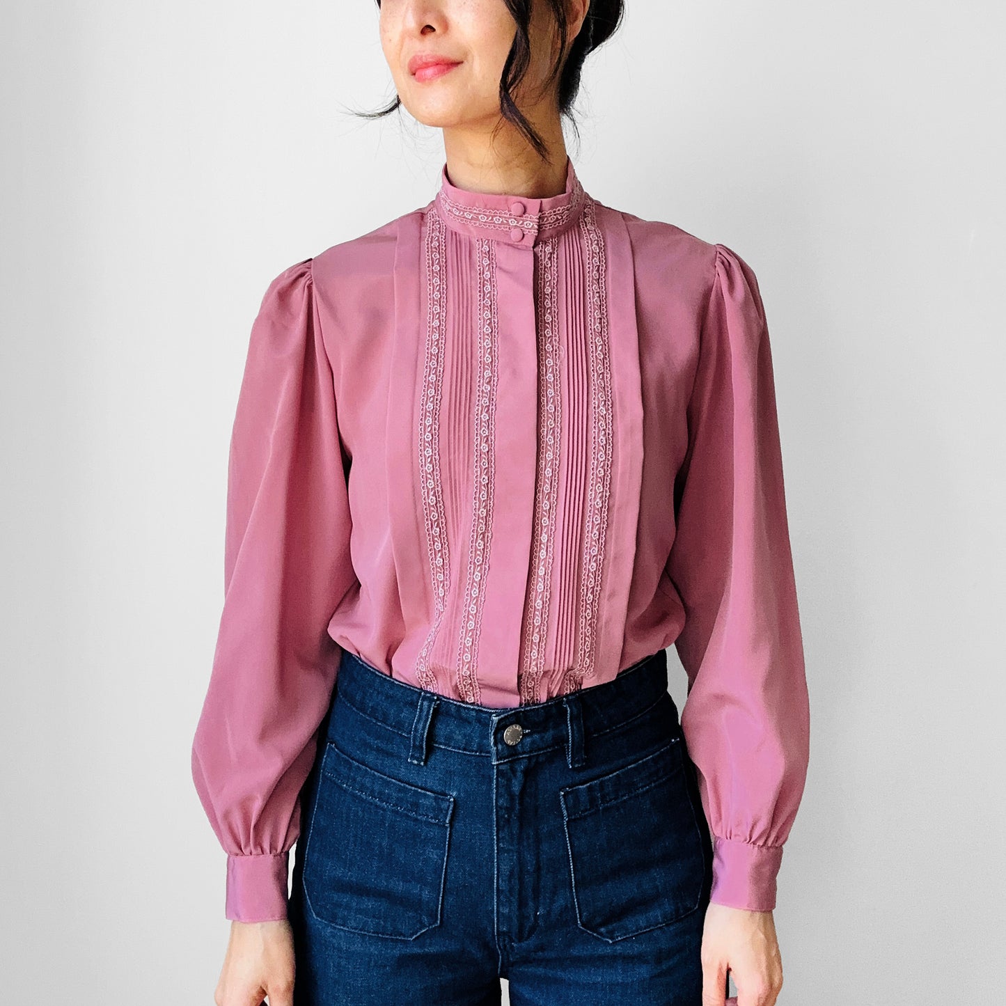 1970s Mauve Applique Pleated High-Neck Blouse - Sz. S