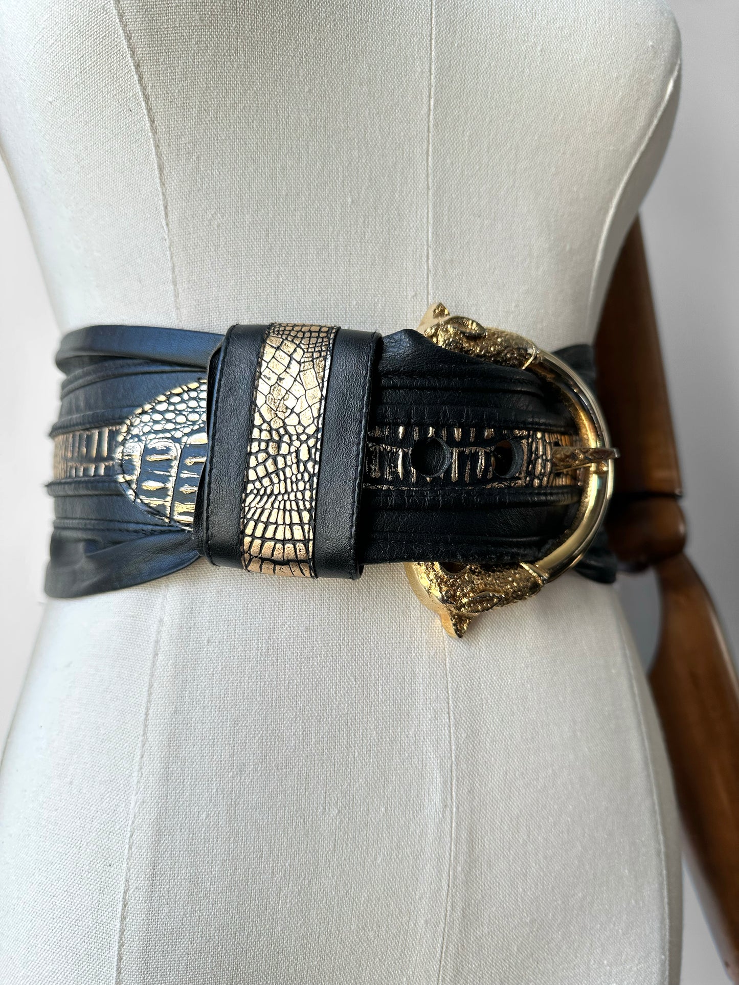 1970s - 1980s Wide Black and Gold Leather Cat Head Belt  - Sz. M/L