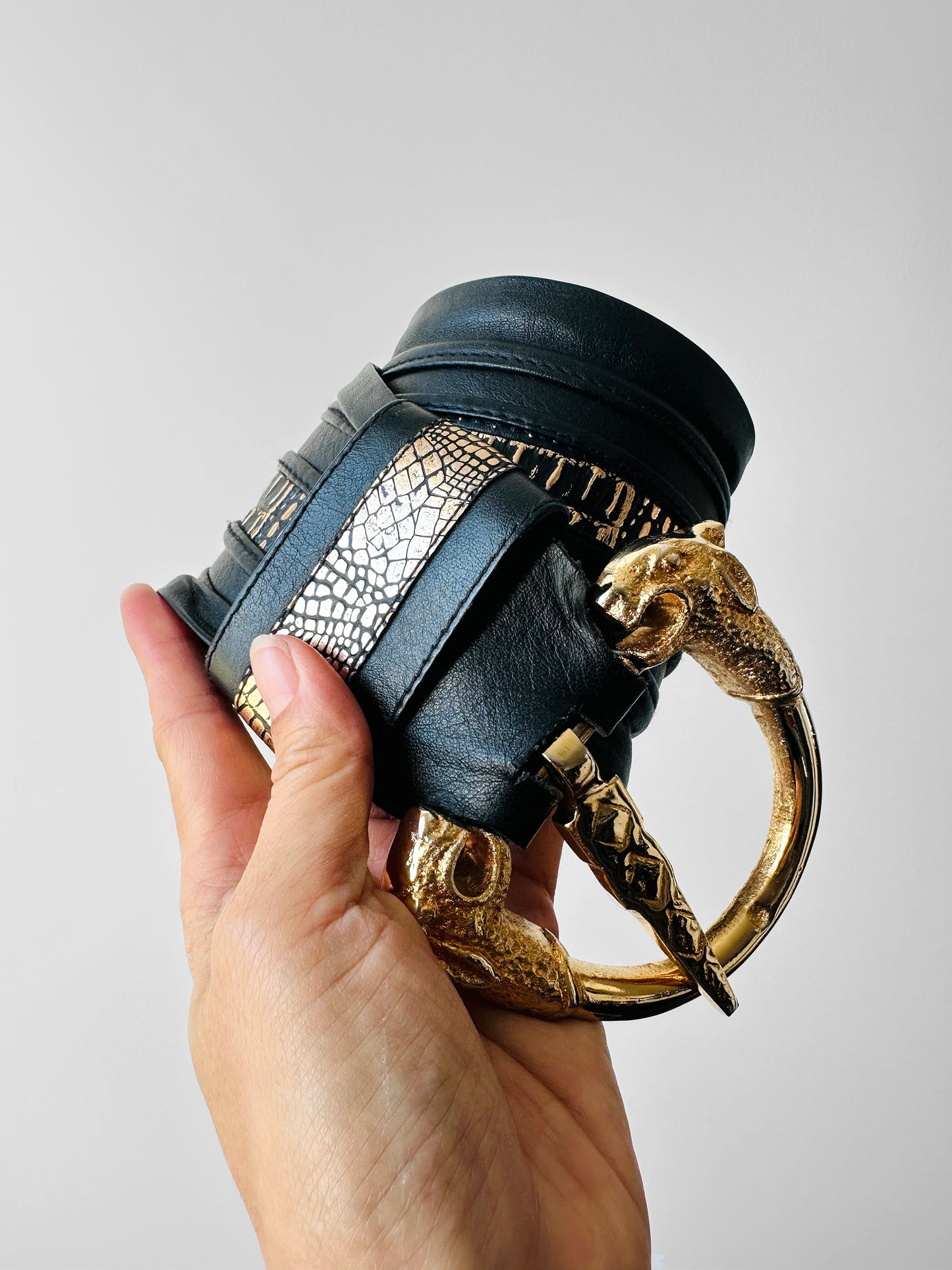 1970s - 1980s Wide Black and Gold Leather Cat Head Belt  - Sz. M/L